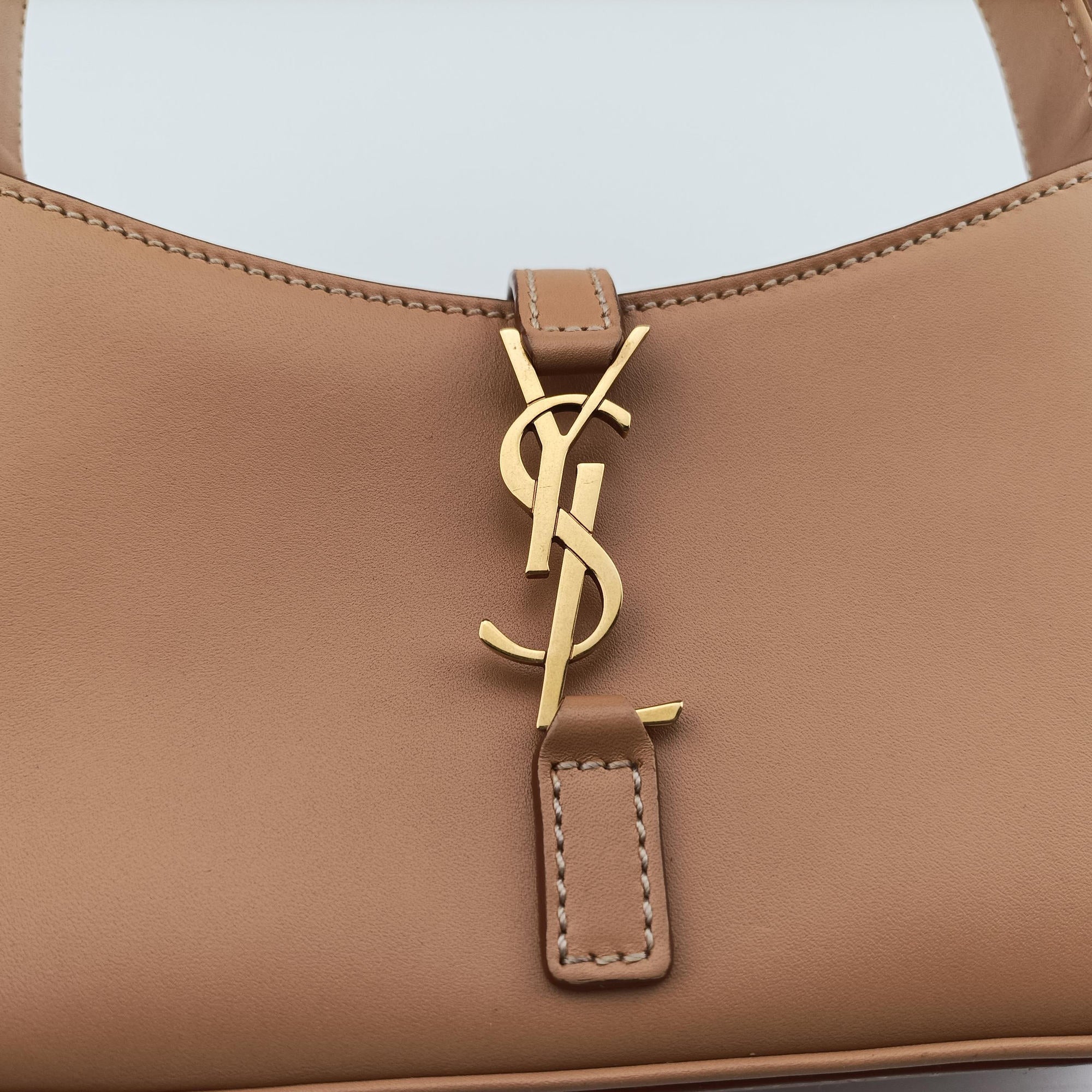 Pre-owned Yves Saint Laurent LE5A7Hobo Camel Leather 710318 handbag | stylenewstar
