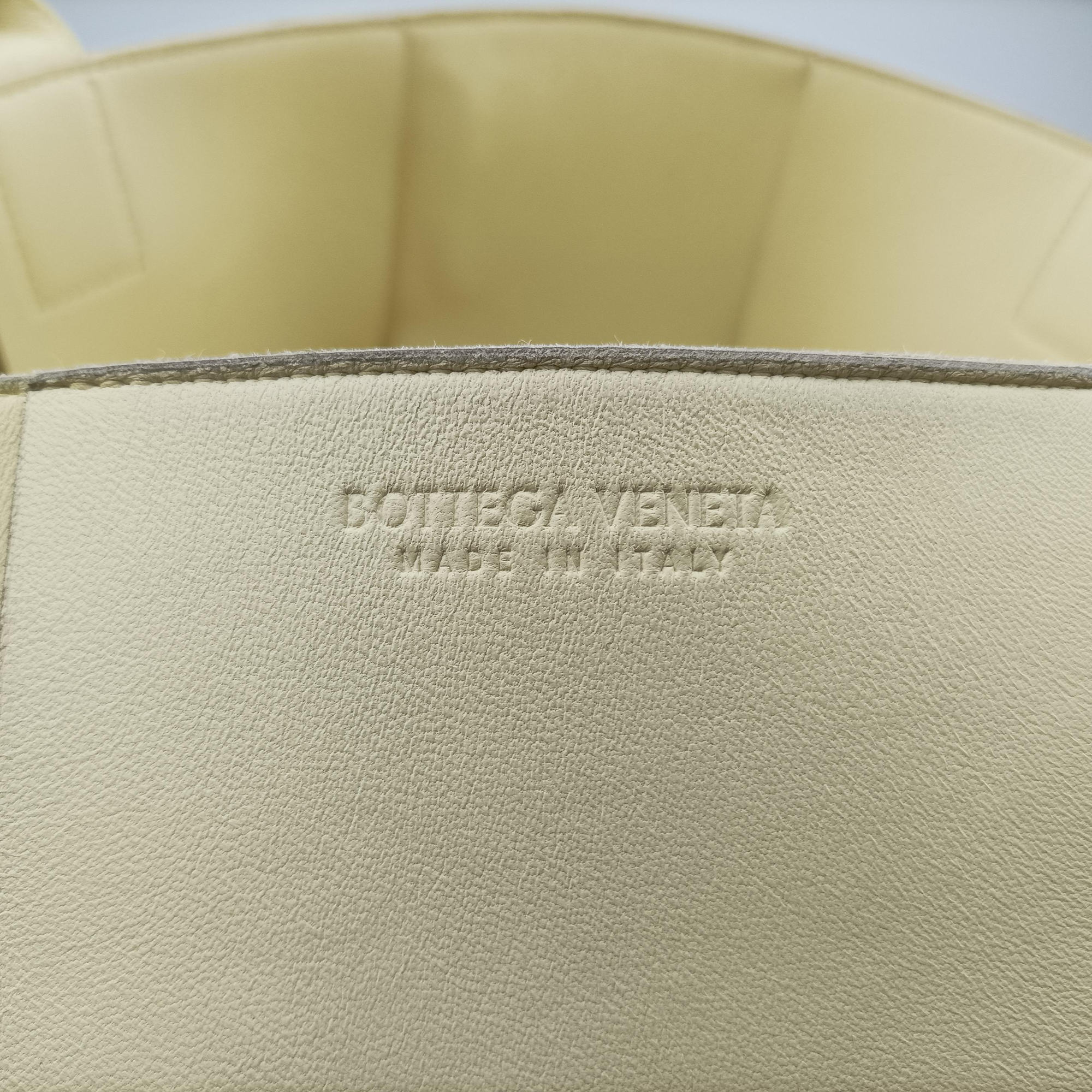 Secondhand Bottega Veneta THE ARCO Tote small Yellow lambskin  handbag | stylenewstar