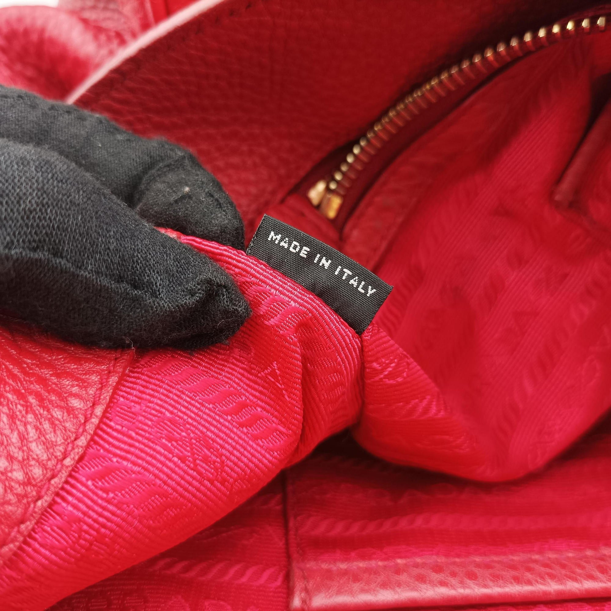 Secondhand Prada Vitello Daino Top Handle Red Leather BN2420 handbag | stylenewstar