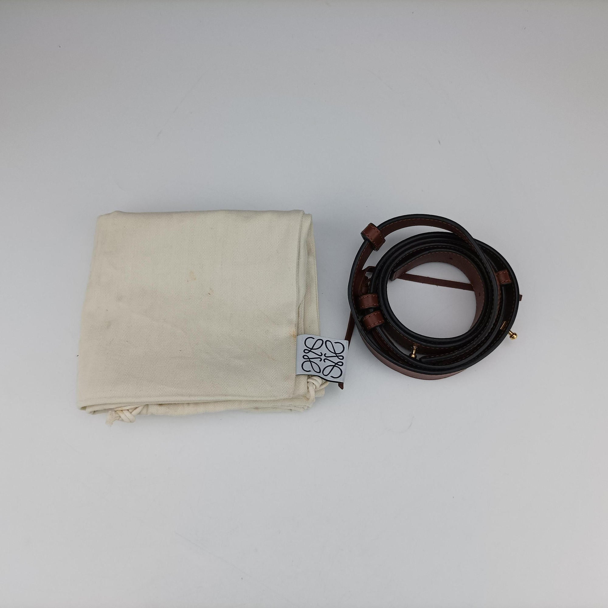 Pre-owned Loewe hammock Brown leather  shoulderbag | stylenewstar