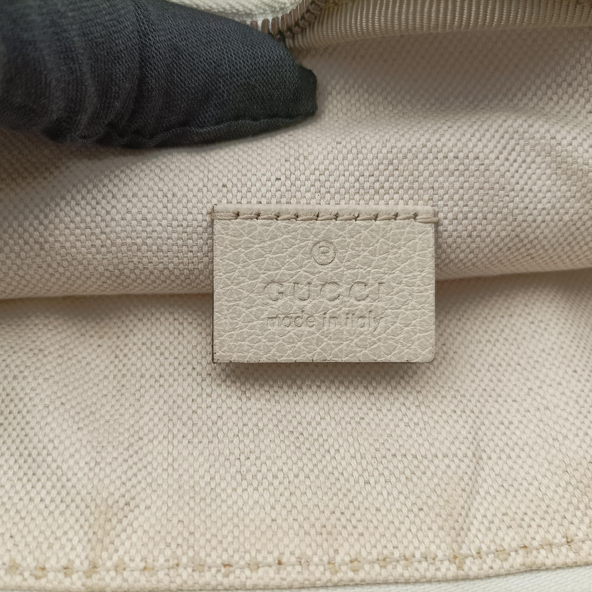 Secondhand Gucci Print White Leather 493869 bum bag/waist bag | stylenewstar
