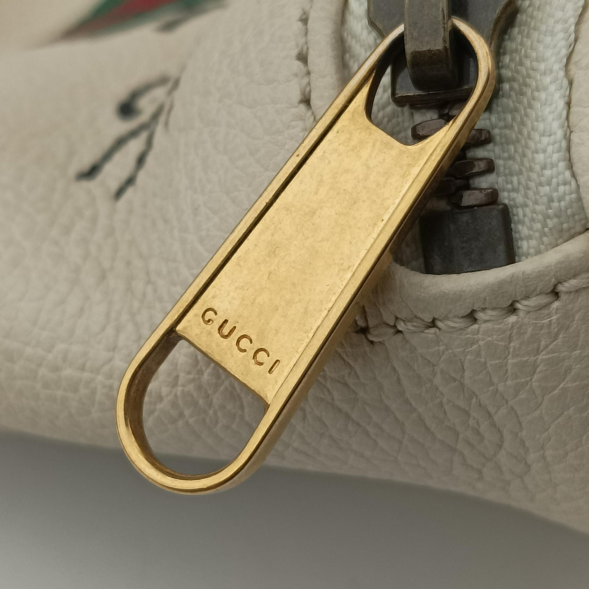 Secondhand Gucci Print White Leather 493869 bum bag/waist bag | stylenewstar