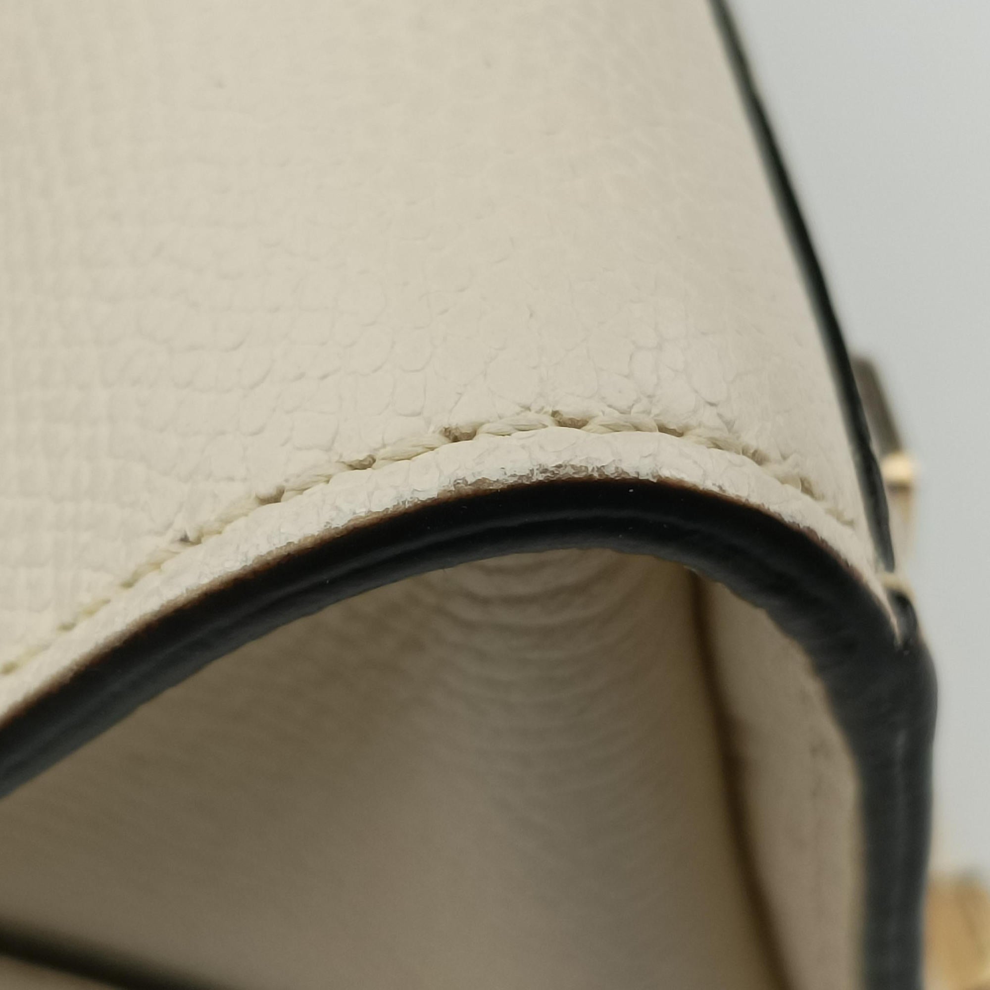Pre-owned Valextra Iside Beige Calfskin  shoulderbag | stylenewstar