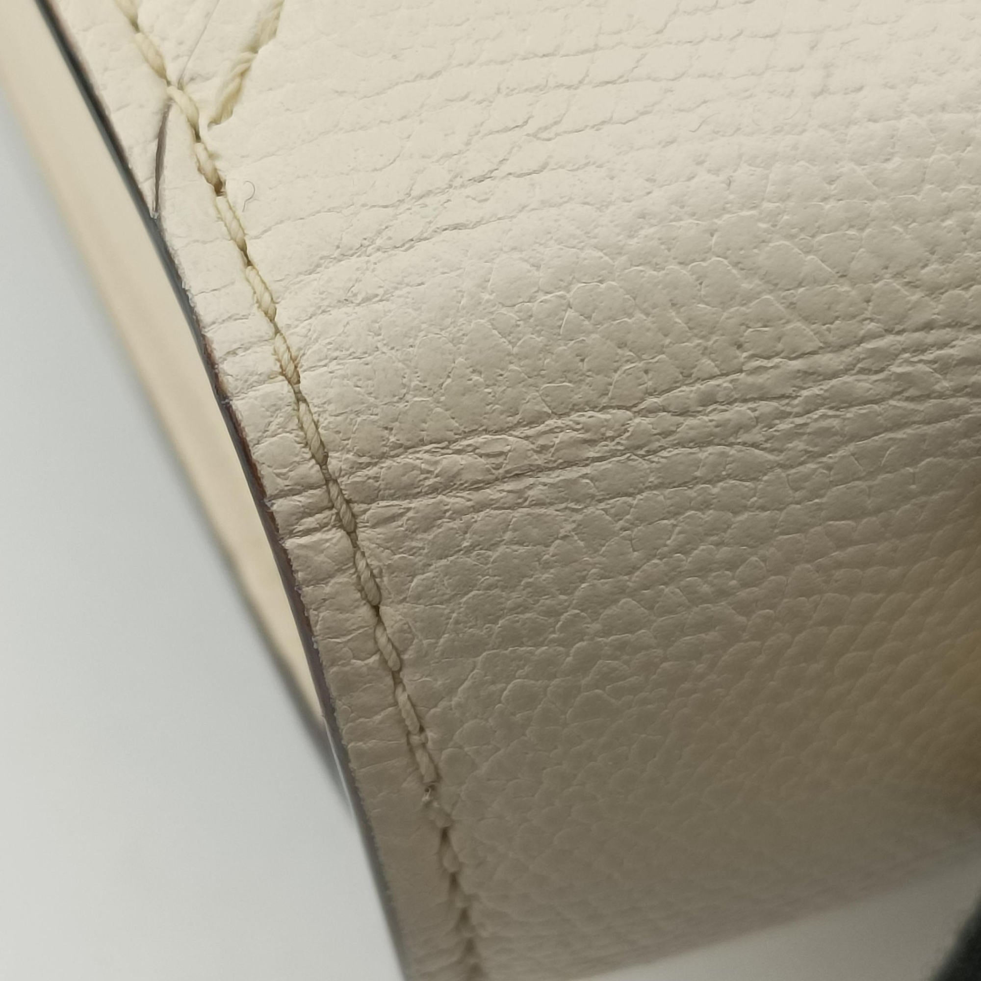 Pre-owned Valextra Iside Beige Calfskin  shoulderbag | stylenewstar