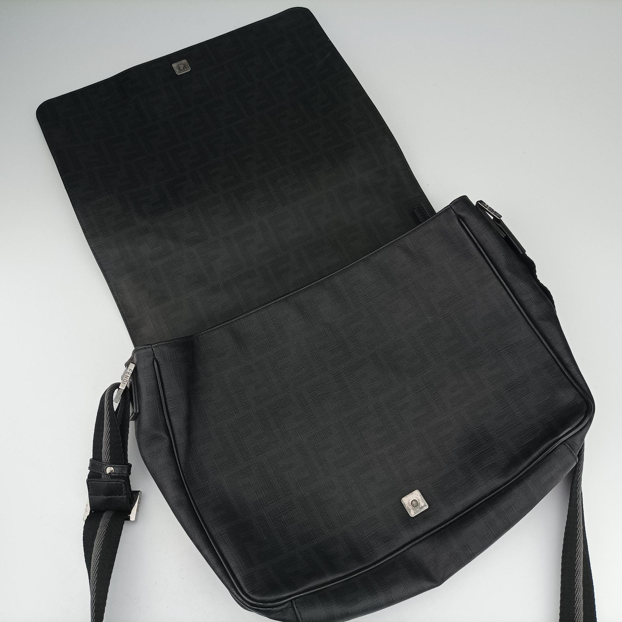Vintage Fendi Zucca Grey leather 7VA195 shoulderbag | stylenewstar