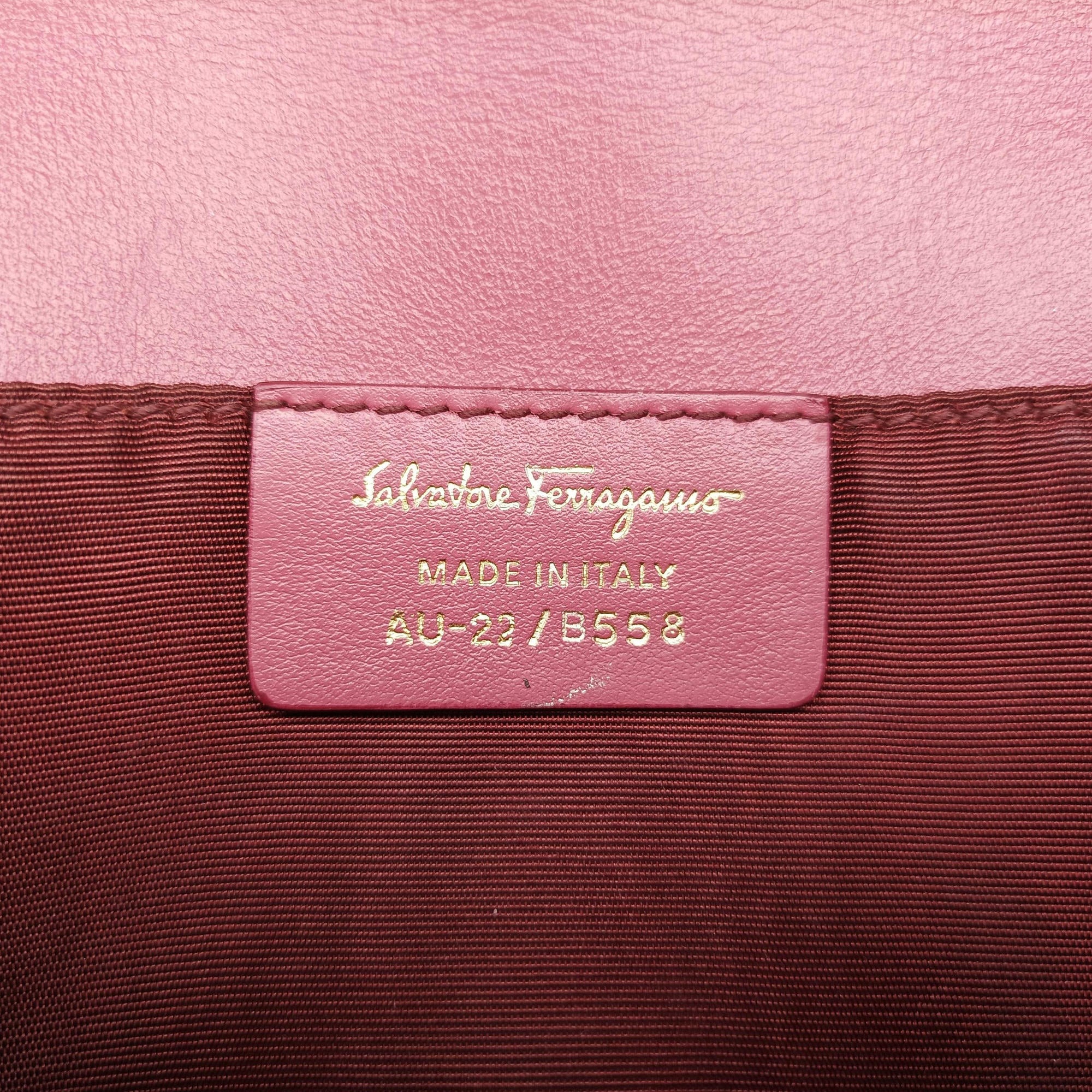 Pre-owned Ferragamo Ginny Vara Red Leather  shoulderbag | stylenewstar