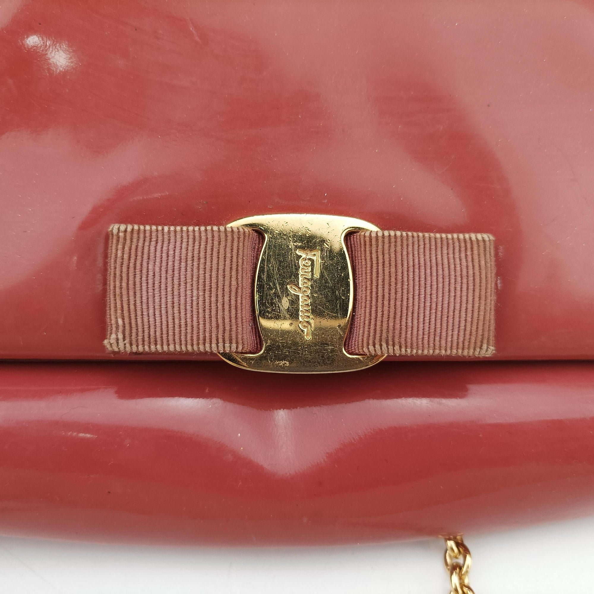 Pre-owned Ferragamo Ginny Vara Red Leather  shoulderbag | stylenewstar