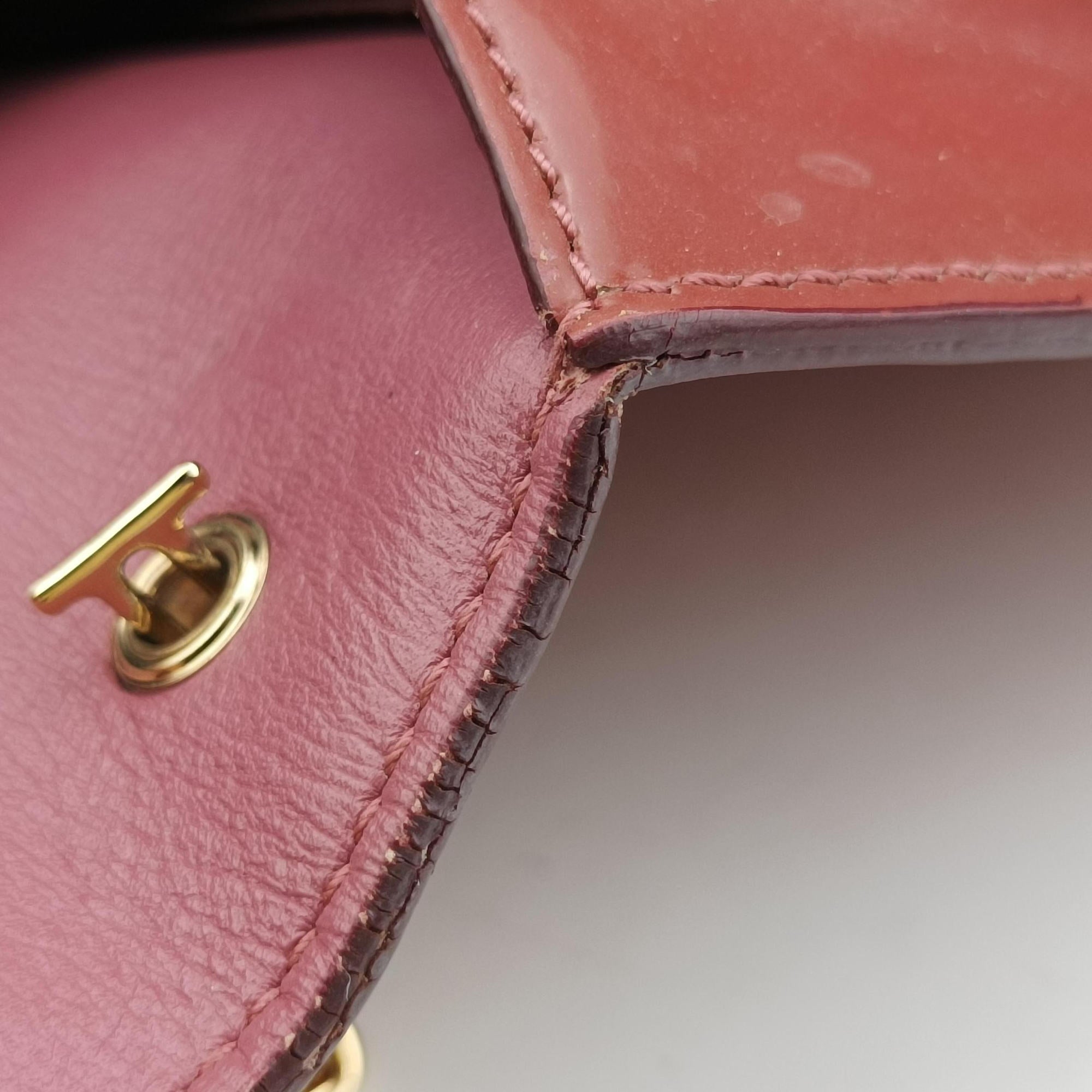 Pre-owned Ferragamo Ginny Vara Red Leather  shoulderbag | stylenewstar