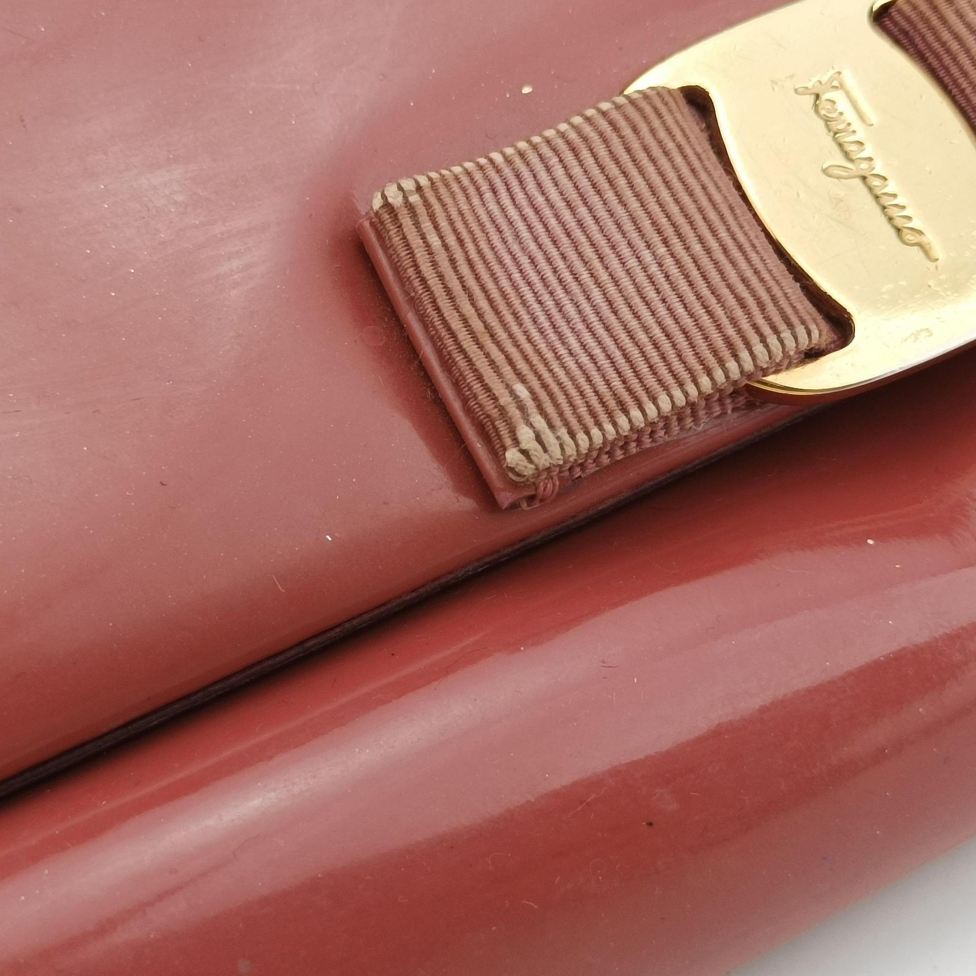 Pre-owned Ferragamo Ginny Vara Red Leather  shoulderbag | stylenewstar