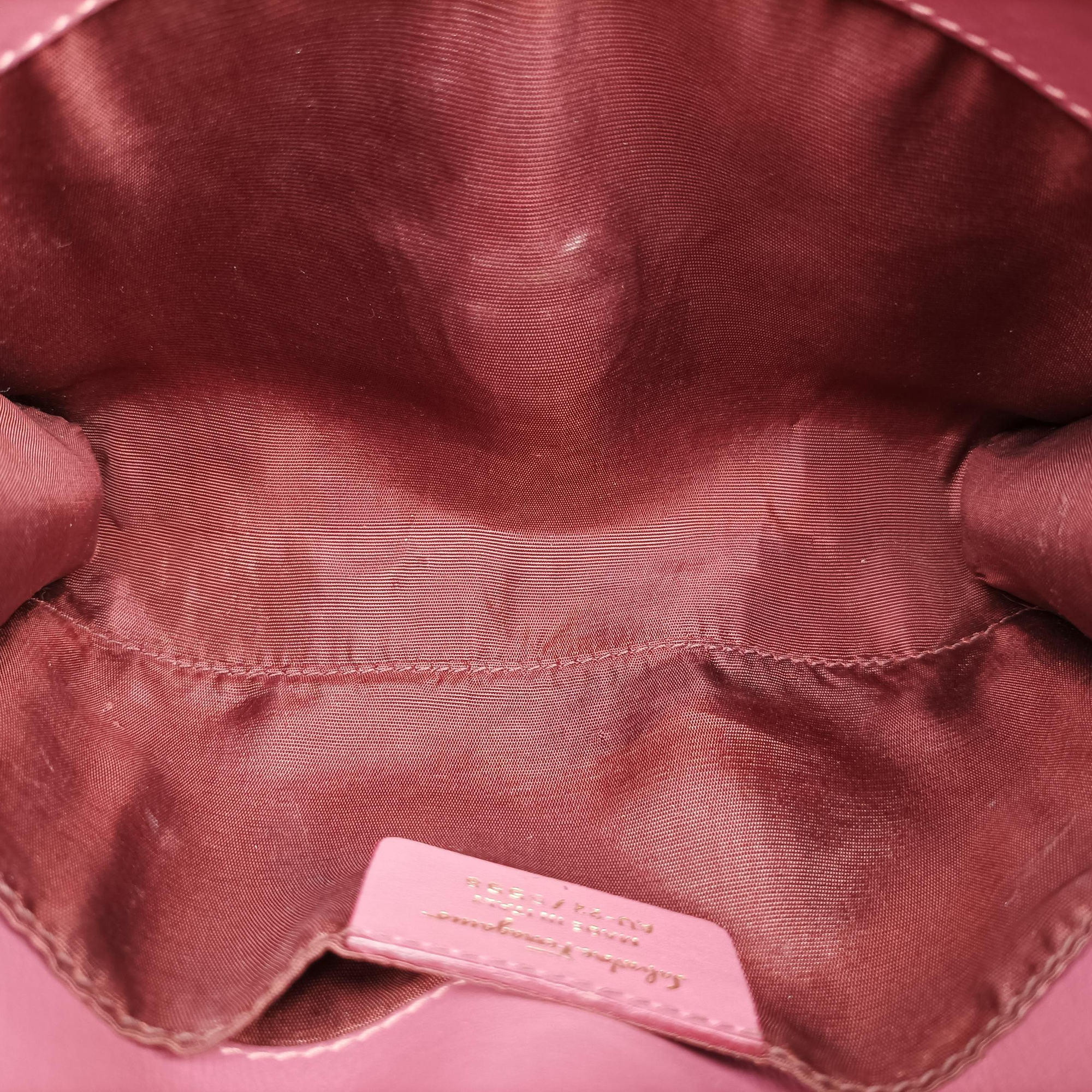 Pre-owned Ferragamo Ginny Vara Red Leather  shoulderbag | stylenewstar