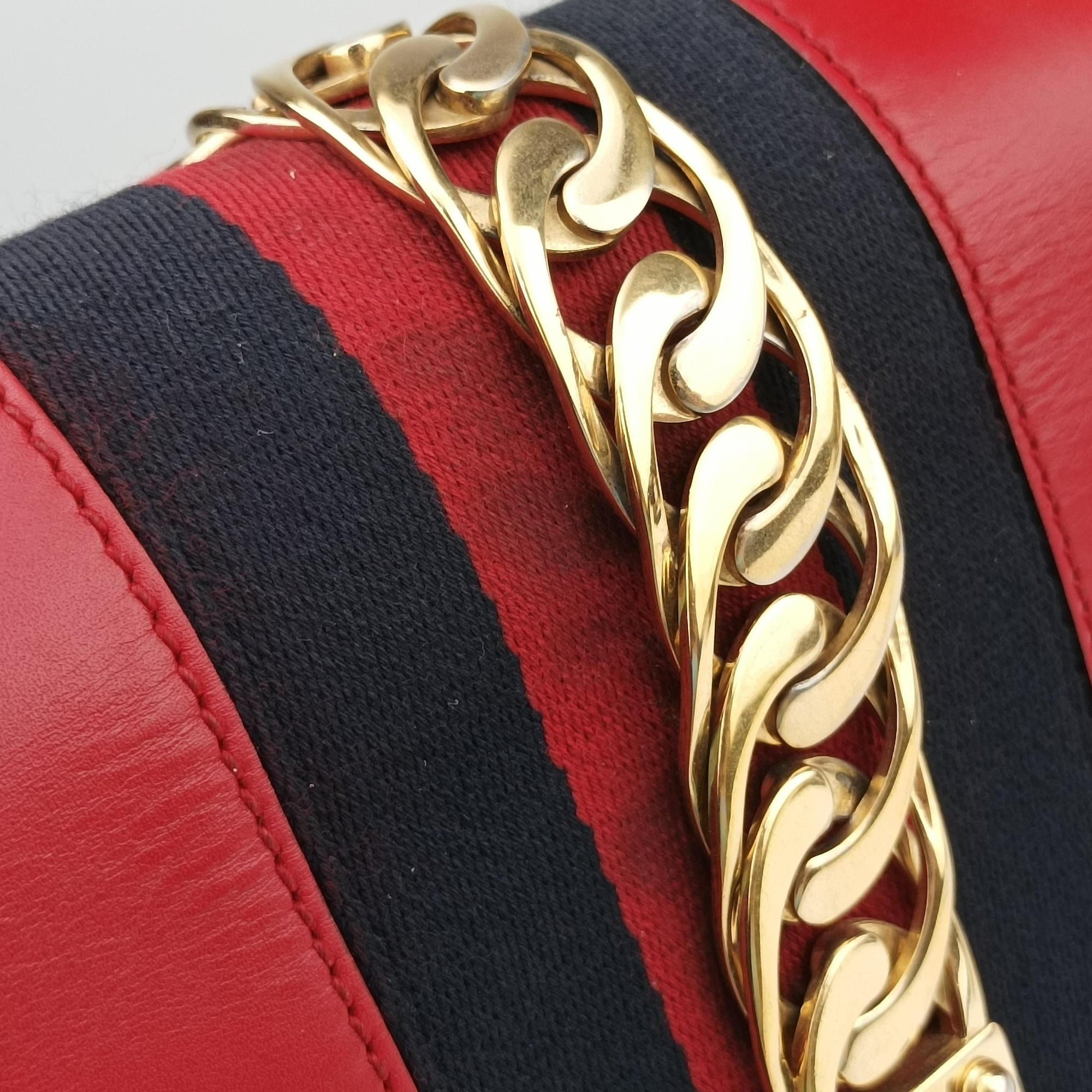 Pre-owned Gucci Sylvie Red×navy Leather 421882 shoulderbag | stylenewstar