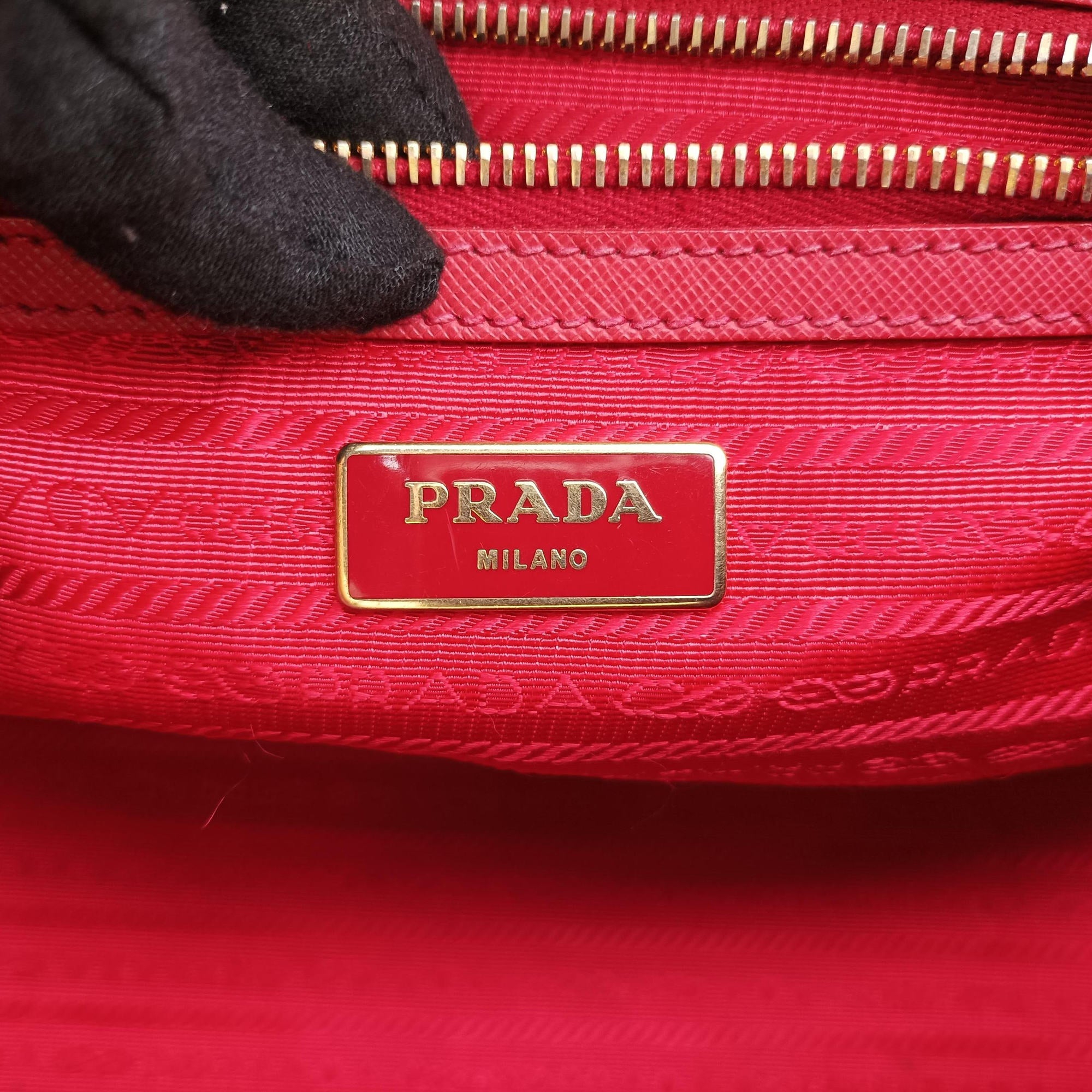 Vintage Prada Galleria Red SAFFIANO Leather BN1786 shoulderbag | stylenewstar
