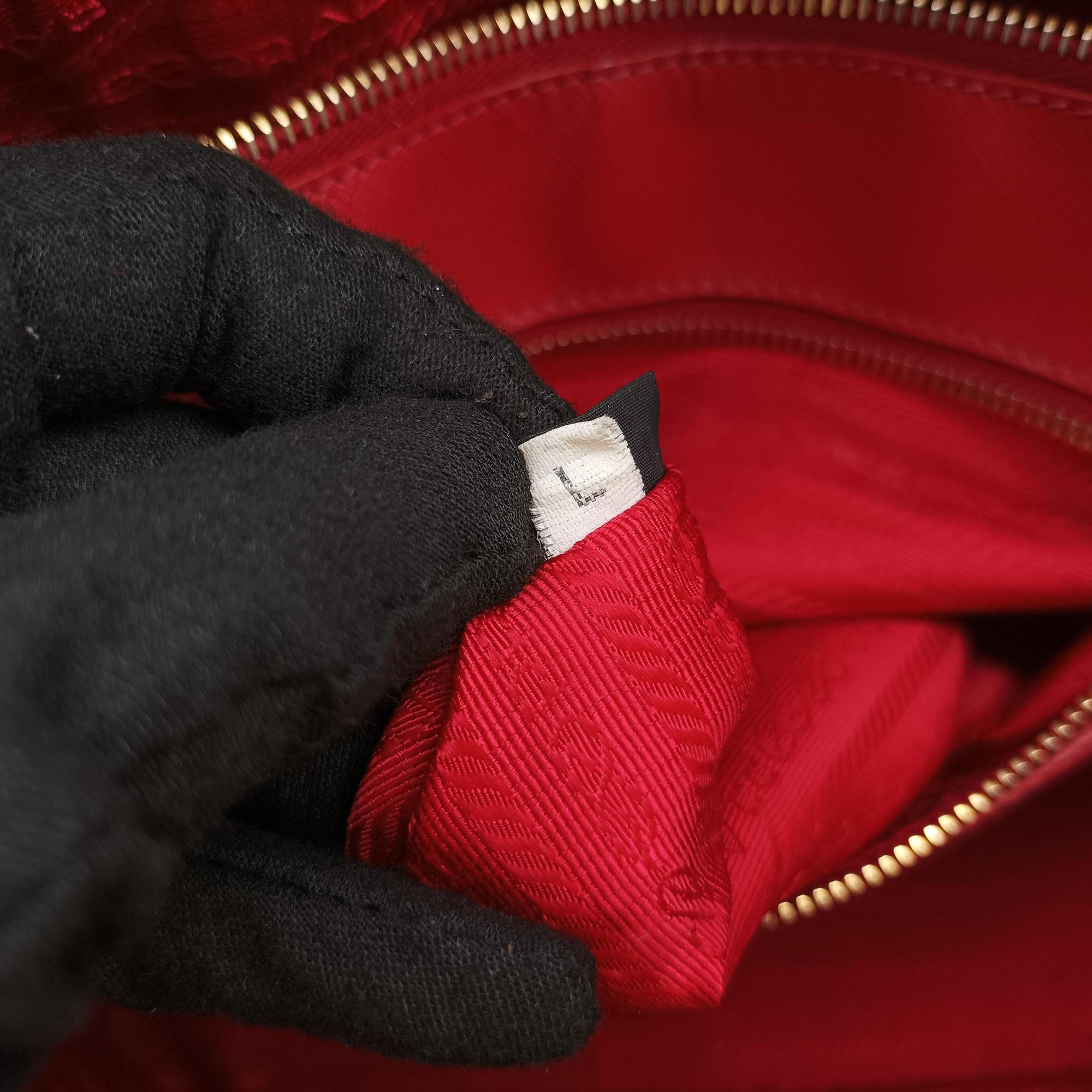 Vintage Prada Galleria Red SAFFIANO Leather BN1786 shoulderbag | stylenewstar