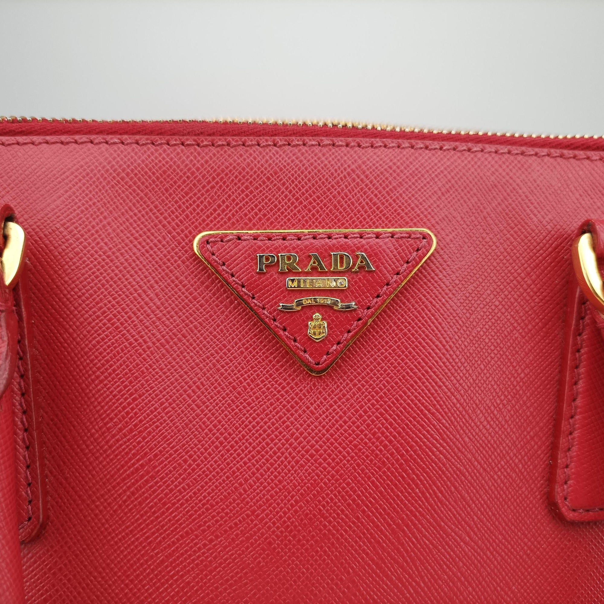 Vintage Prada Galleria Red SAFFIANO Leather BN1786 shoulderbag | stylenewstar