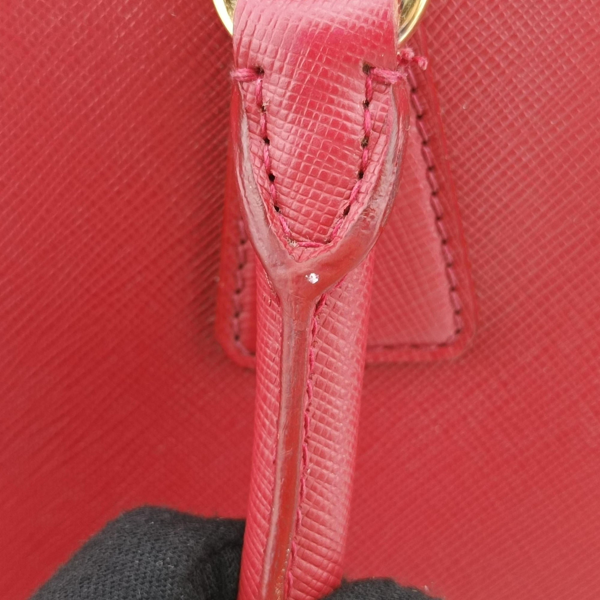 Vintage Prada Galleria Red SAFFIANO Leather BN1786 shoulderbag | stylenewstar