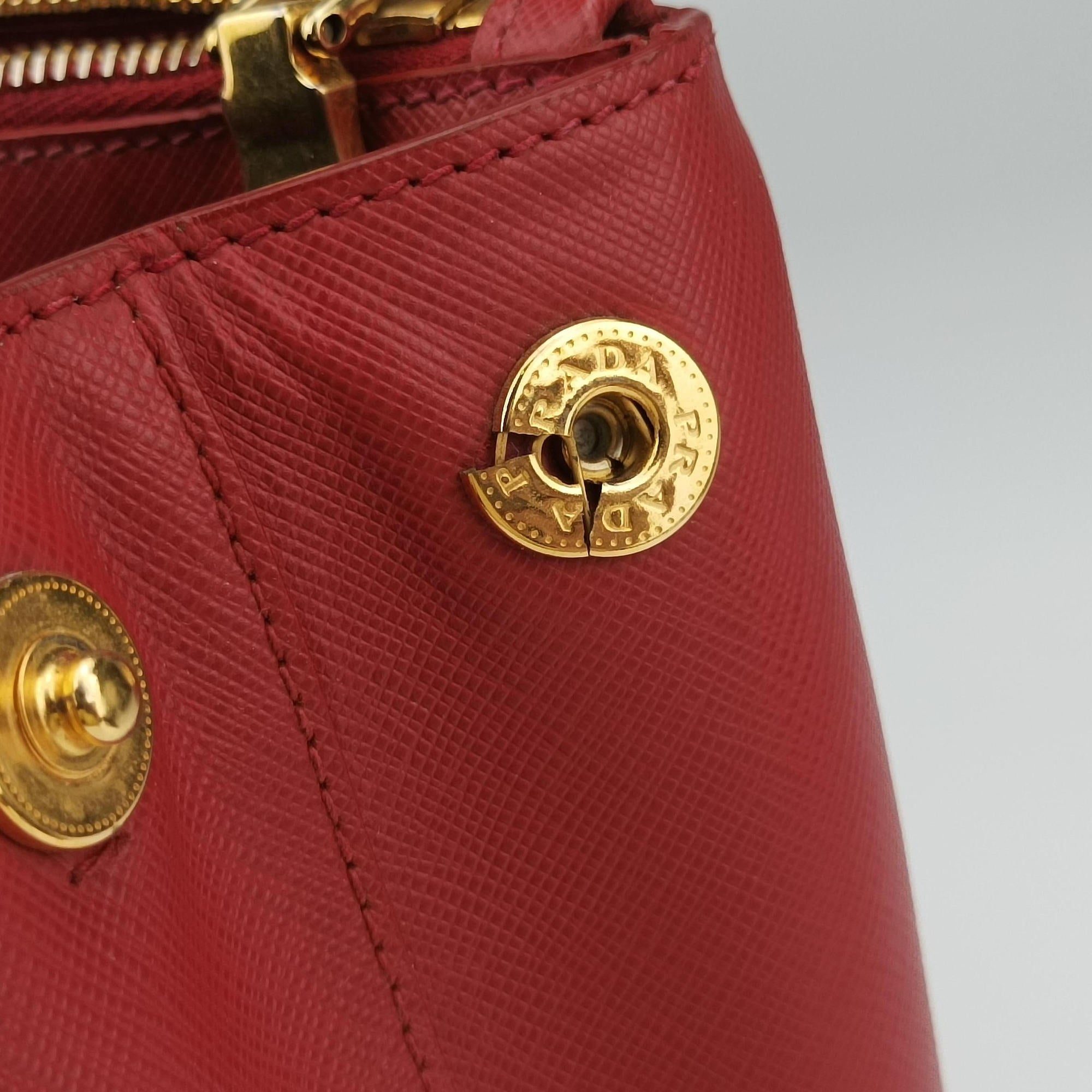 Vintage Prada Galleria Red SAFFIANO Leather BN1786 shoulderbag | stylenewstar