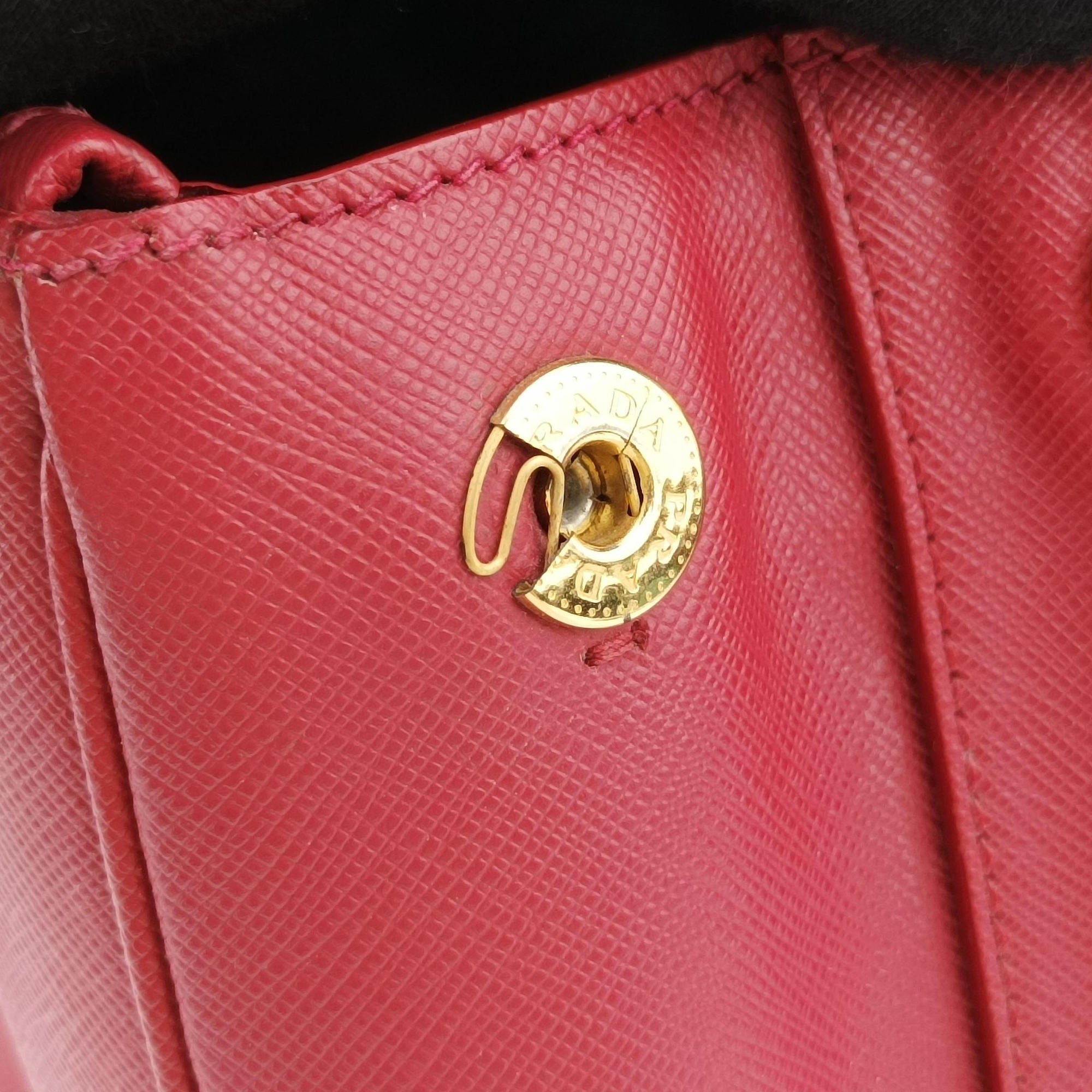 Vintage Prada Galleria Red SAFFIANO Leather BN1786 shoulderbag | stylenewstar