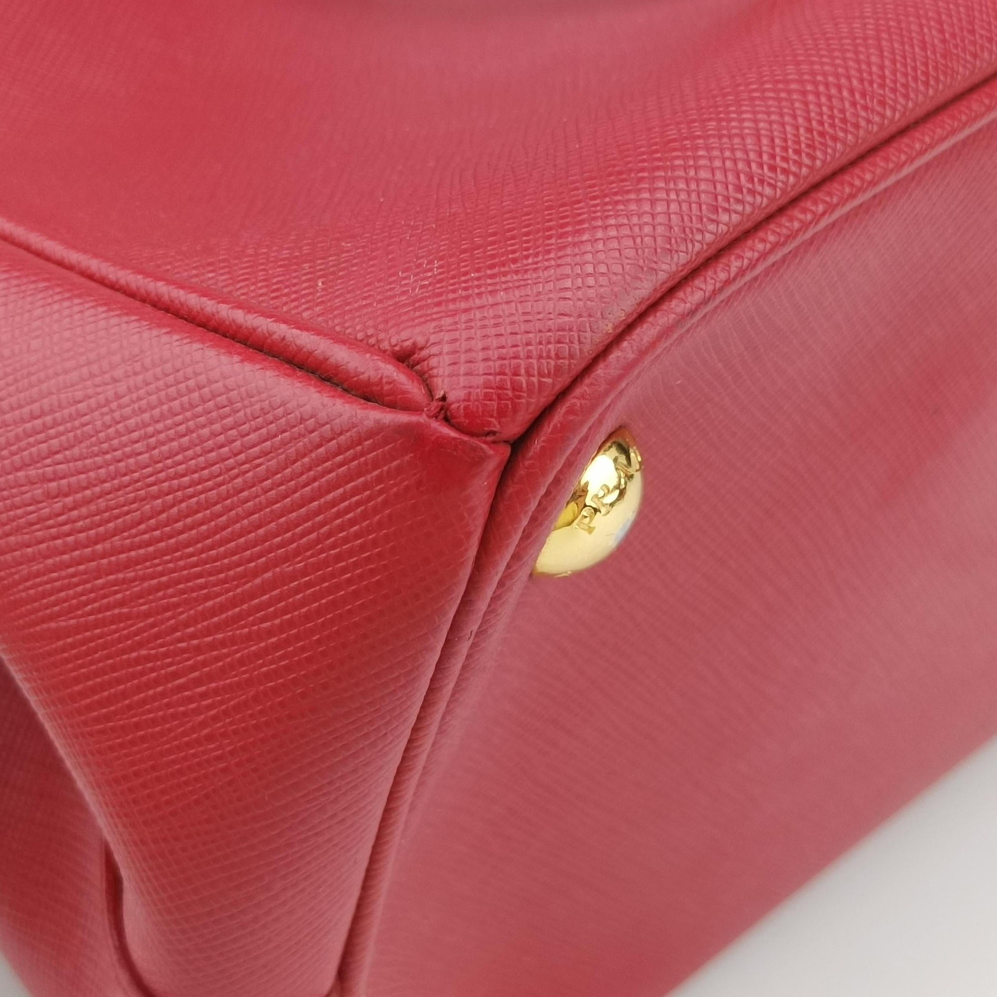 Vintage Prada Galleria Red SAFFIANO Leather BN1786 shoulderbag | stylenewstar
