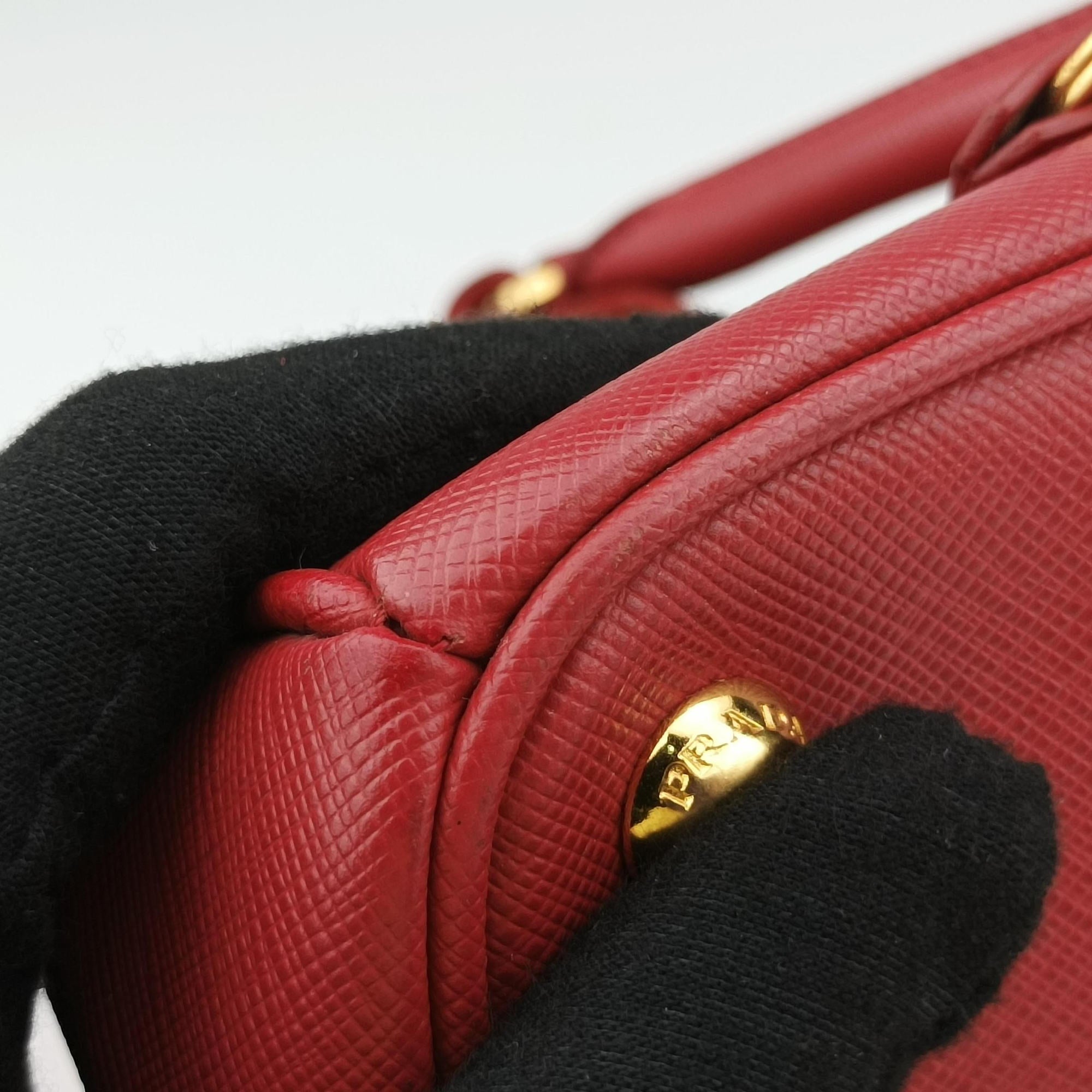 Vintage Prada Galleria Red SAFFIANO Leather BN1786 shoulderbag | stylenewstar