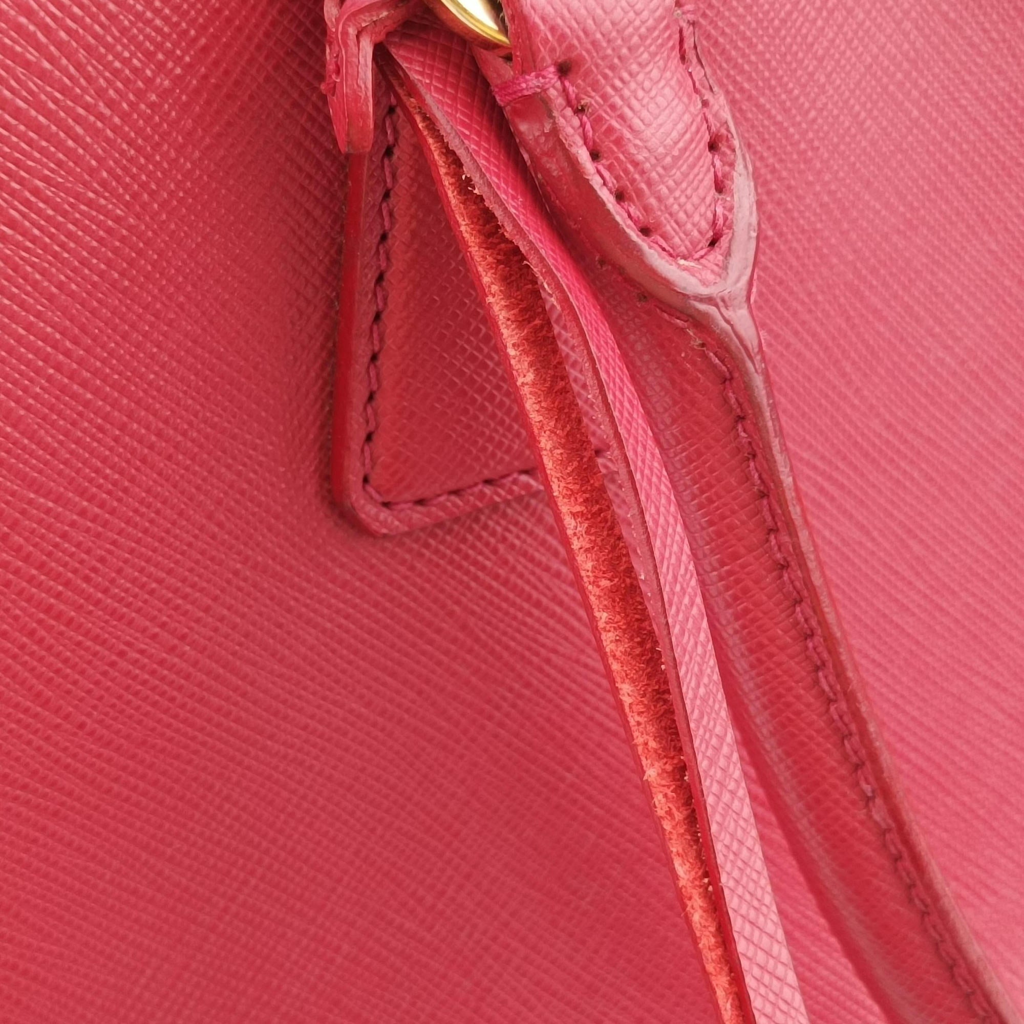 Vintage Prada Galleria Red SAFFIANO Leather BN1786 shoulderbag | stylenewstar