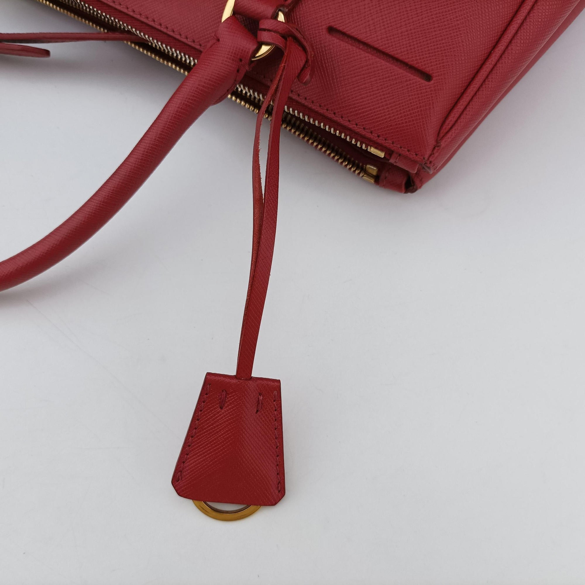 Vintage Prada Galleria Red SAFFIANO Leather BN1786 shoulderbag | stylenewstar