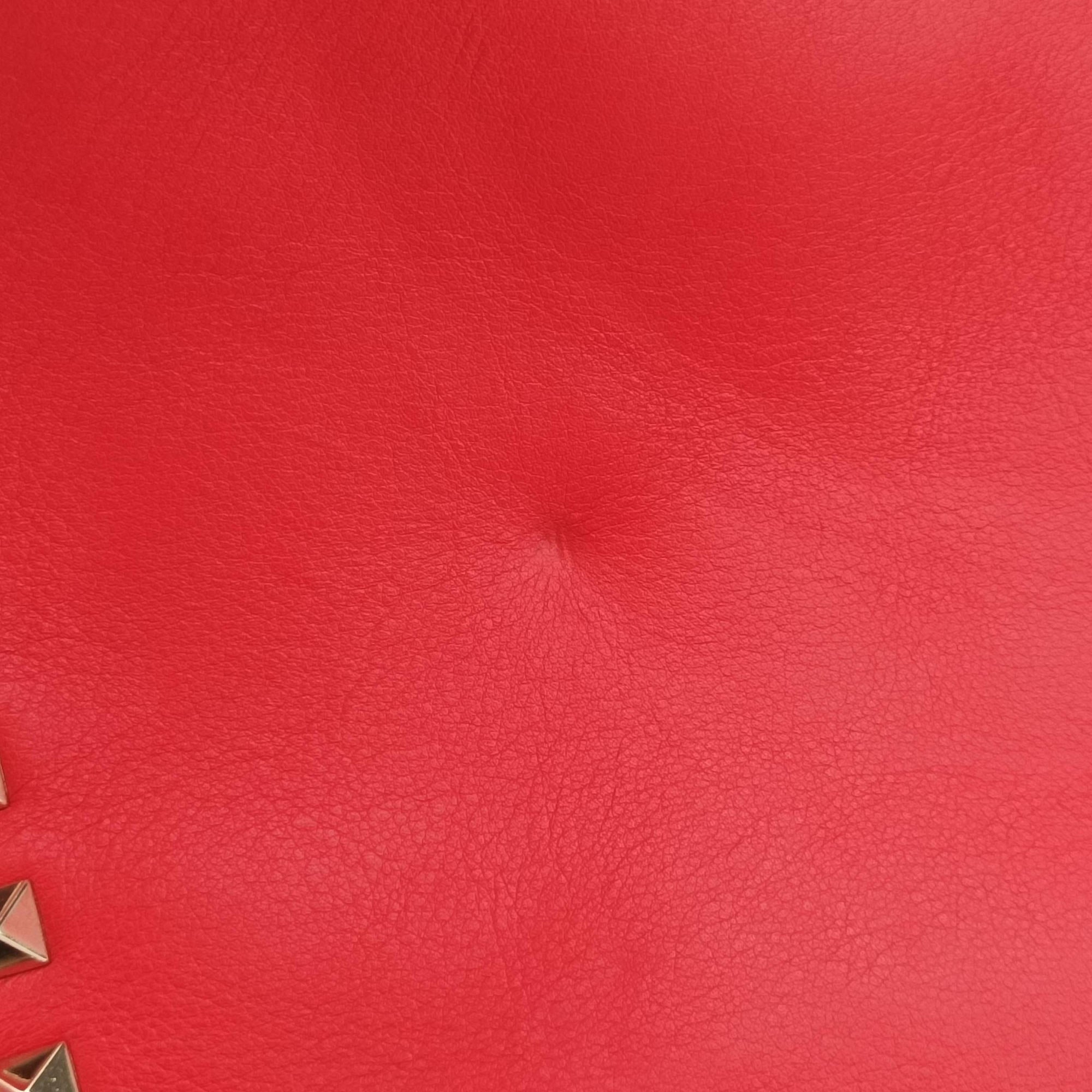 Pre-owned Valentino Rockstud Red Leather  shoulderbag | stylenewstar