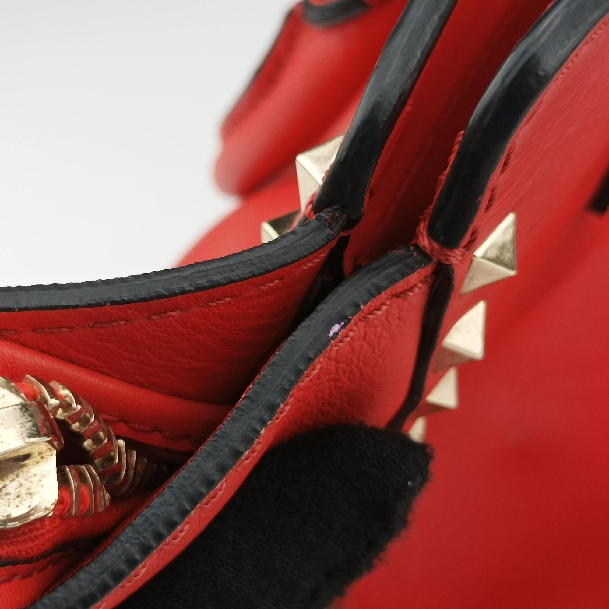 Pre-owned Valentino Rockstud Red Leather  shoulderbag | stylenewstar