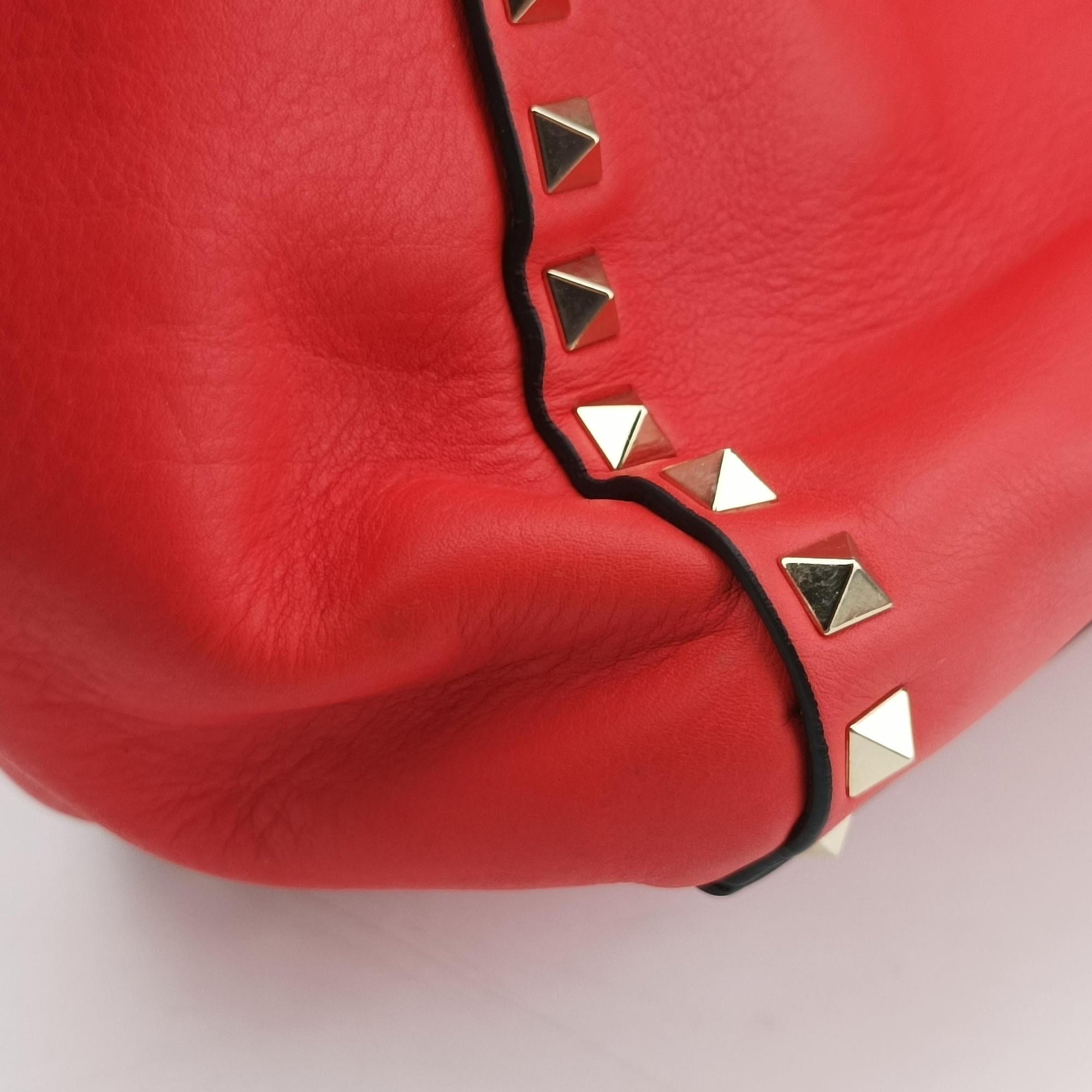 Pre-owned Valentino Rockstud Red Leather  shoulderbag | stylenewstar