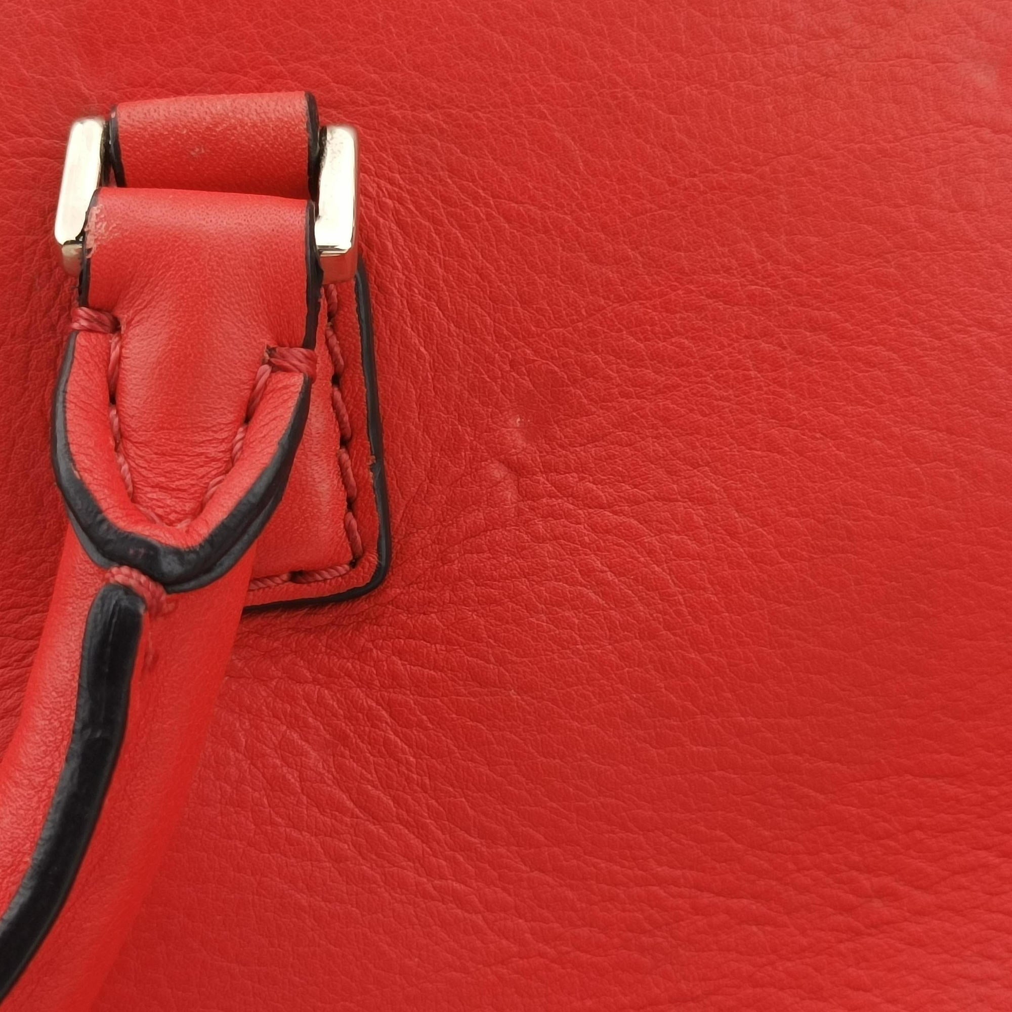 Pre-owned Valentino Rockstud Red Leather  shoulderbag | stylenewstar