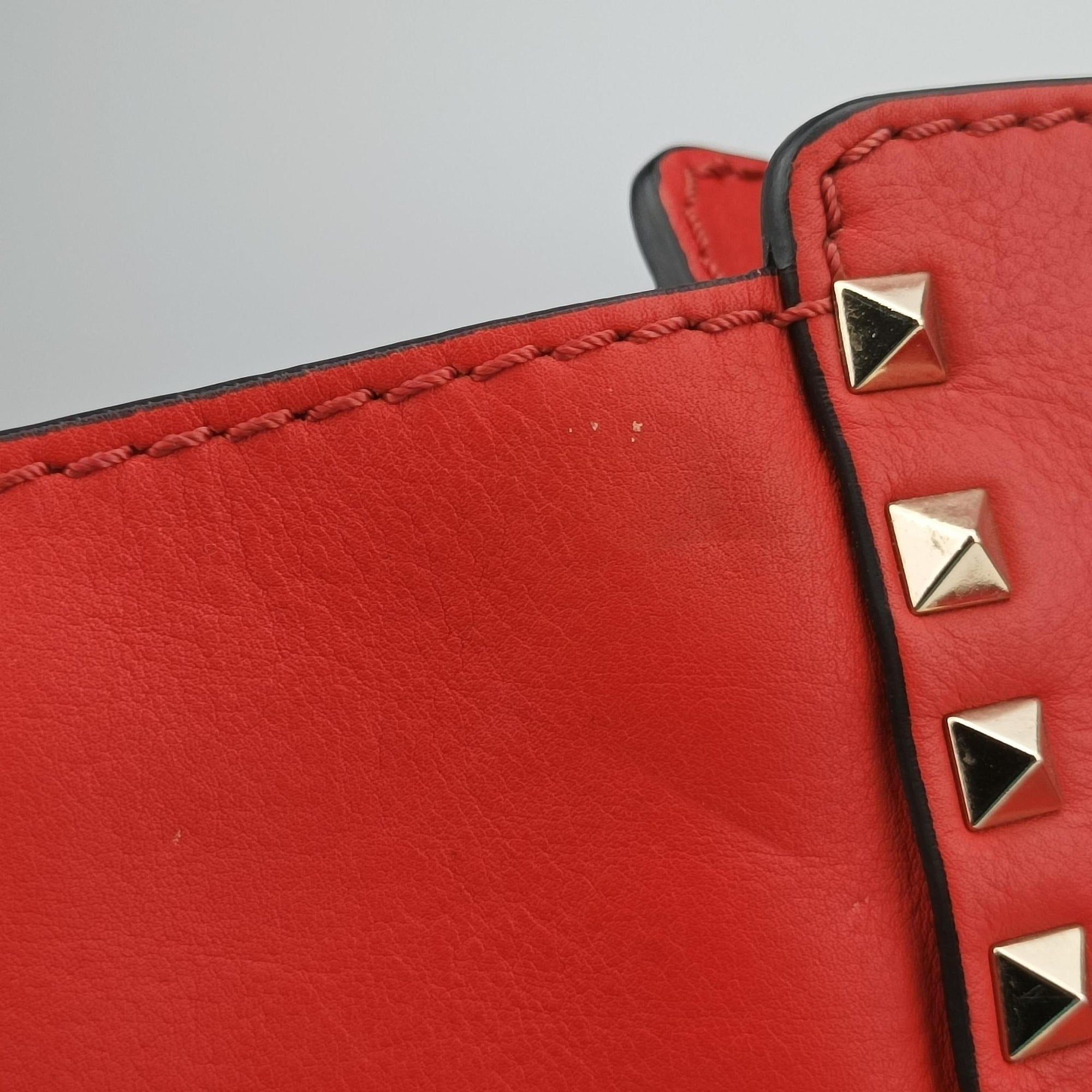 Pre-owned Valentino Rockstud Red Leather  shoulderbag | stylenewstar