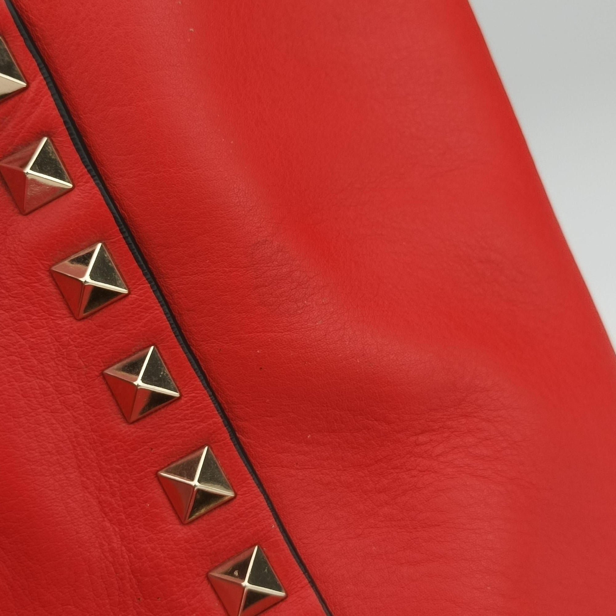 Pre-owned Valentino Rockstud Red Leather  shoulderbag | stylenewstar