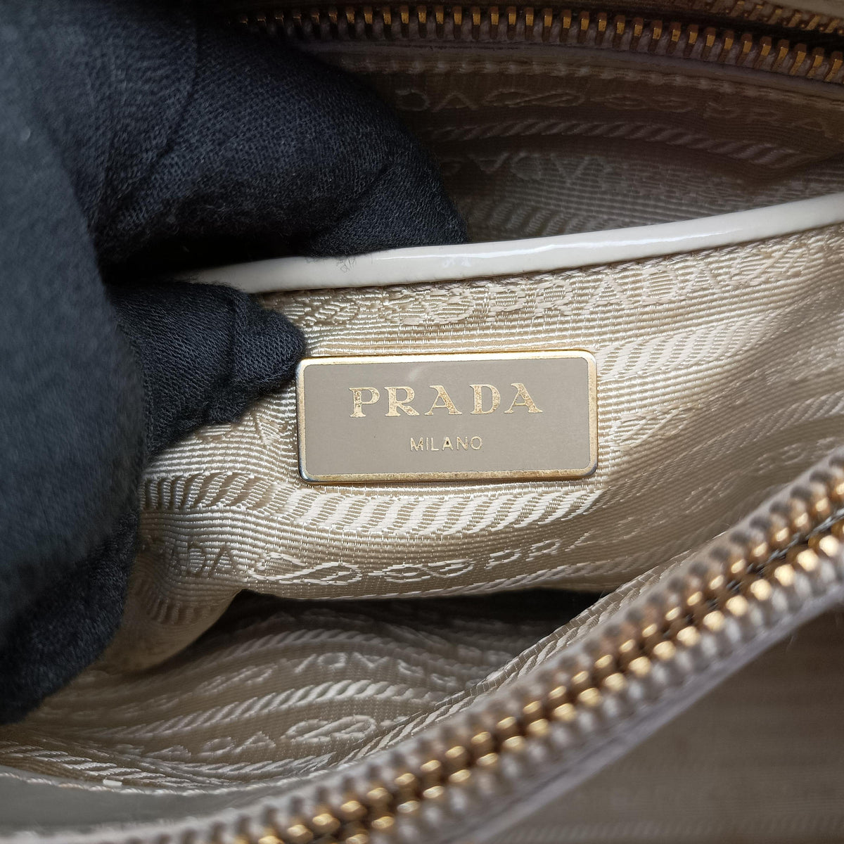 Secondhand Prada Parabole Tote White Patent  shoulderbag | stylenewstar