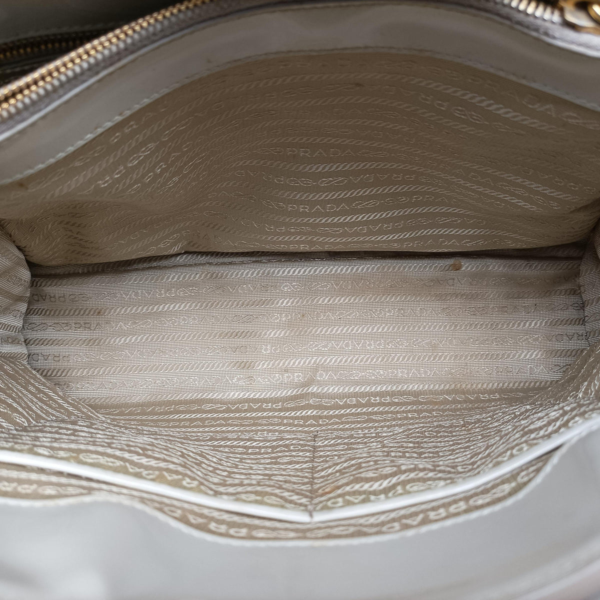 Secondhand Prada Parabole Tote White Patent  shoulderbag | stylenewstar