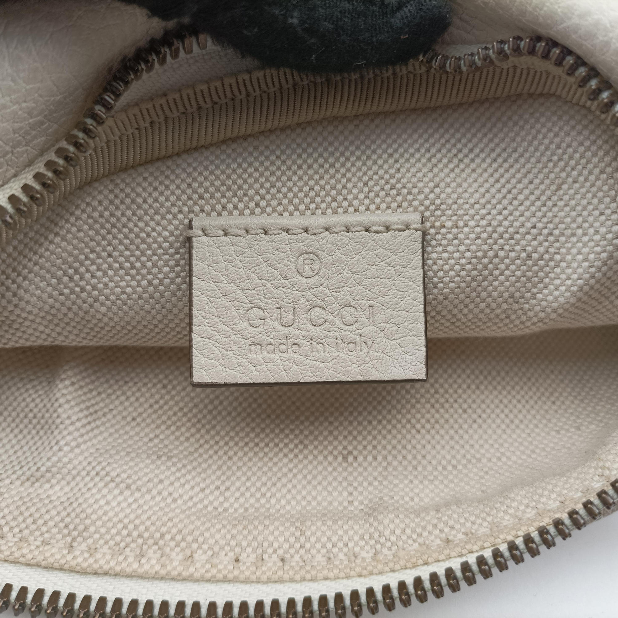 Vintage Gucci Print White Leather 527792 bum bag/waist bag | stylenewstar