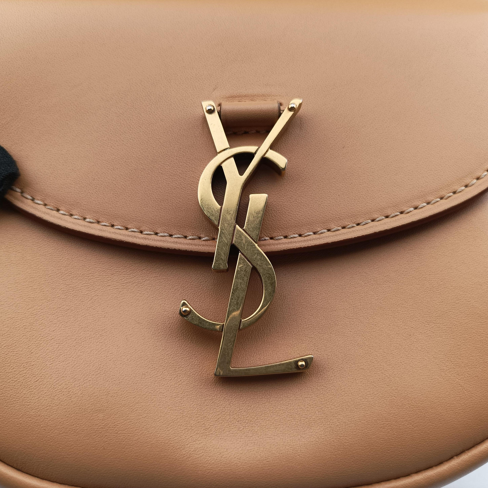 Pre-owned Yves Saint Laurent KAIA small Beige Leather 623097 shoulderbag | stylenewstar
