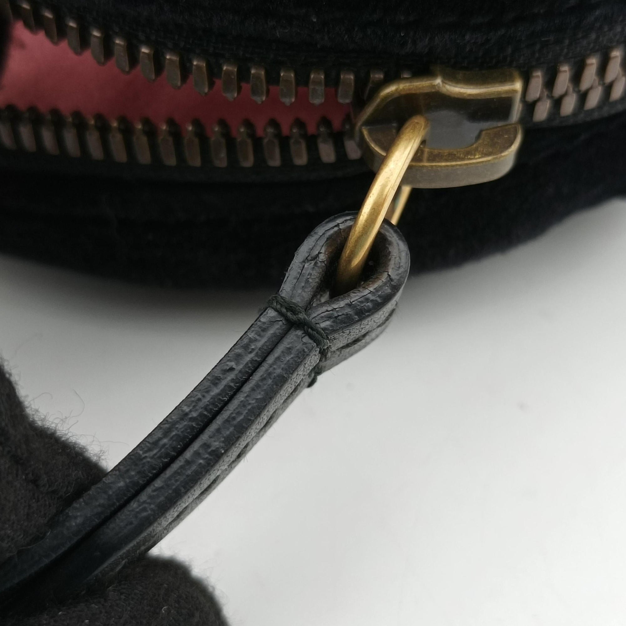 Pre-owned Gucci GG Marmont Black velour 476434 bum bag/waist bag | stylenewstar