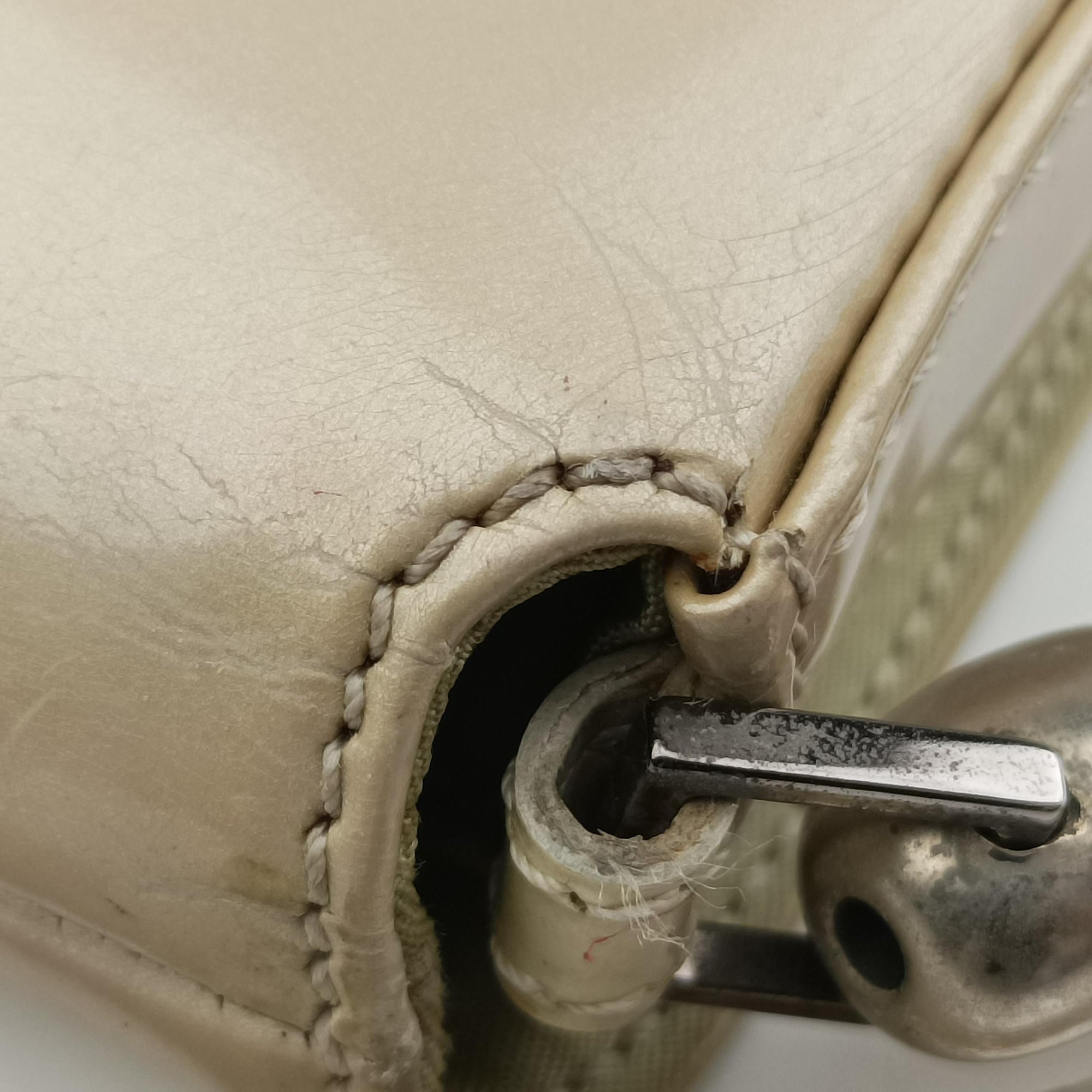 Pre-owned Christian Dior Maris Pearl White leather  shoulderbag | stylenewstar