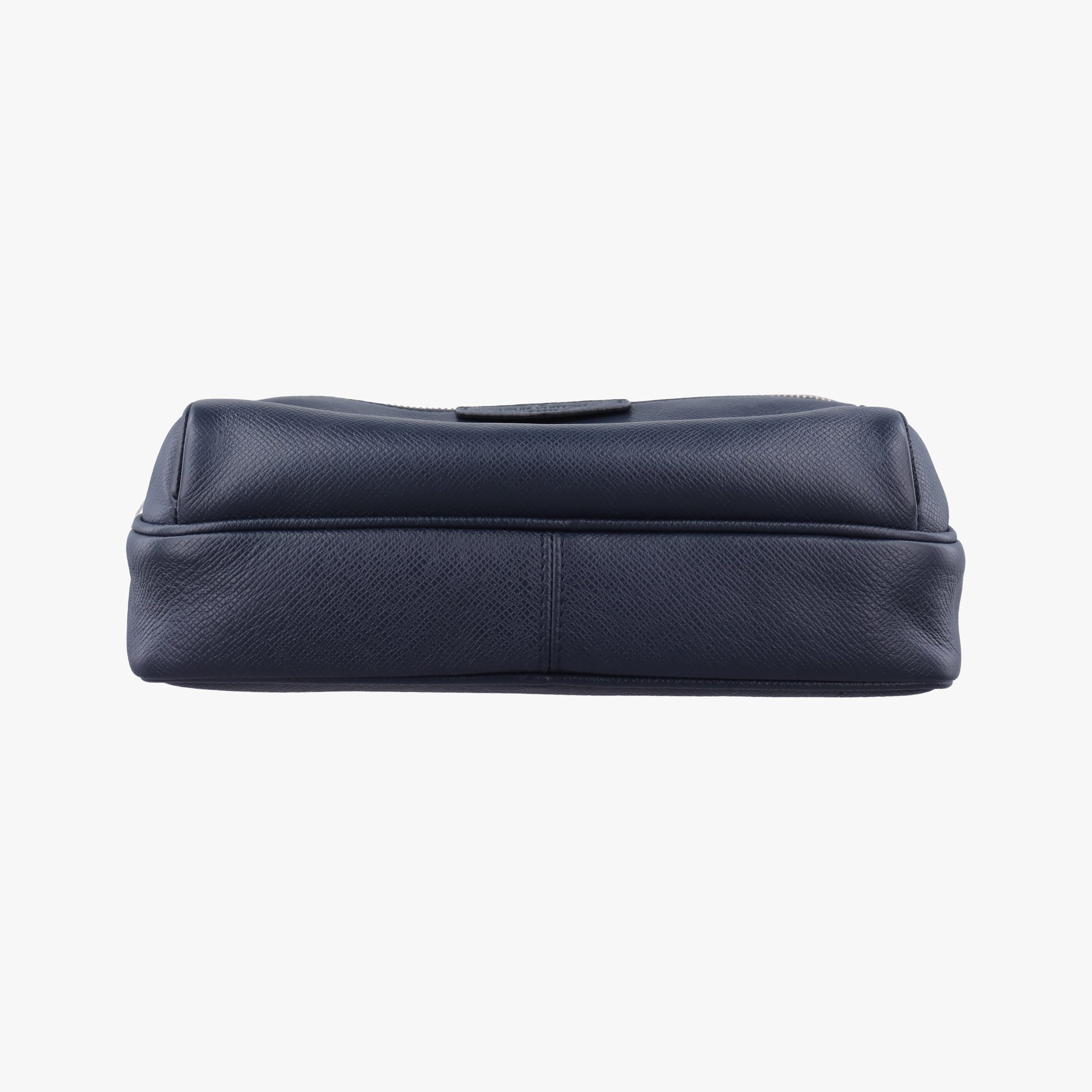 Vintage Louis Vuitton Outdoor Messenger PM Navy Taiga M33437 shoulderbag | stylenewstar