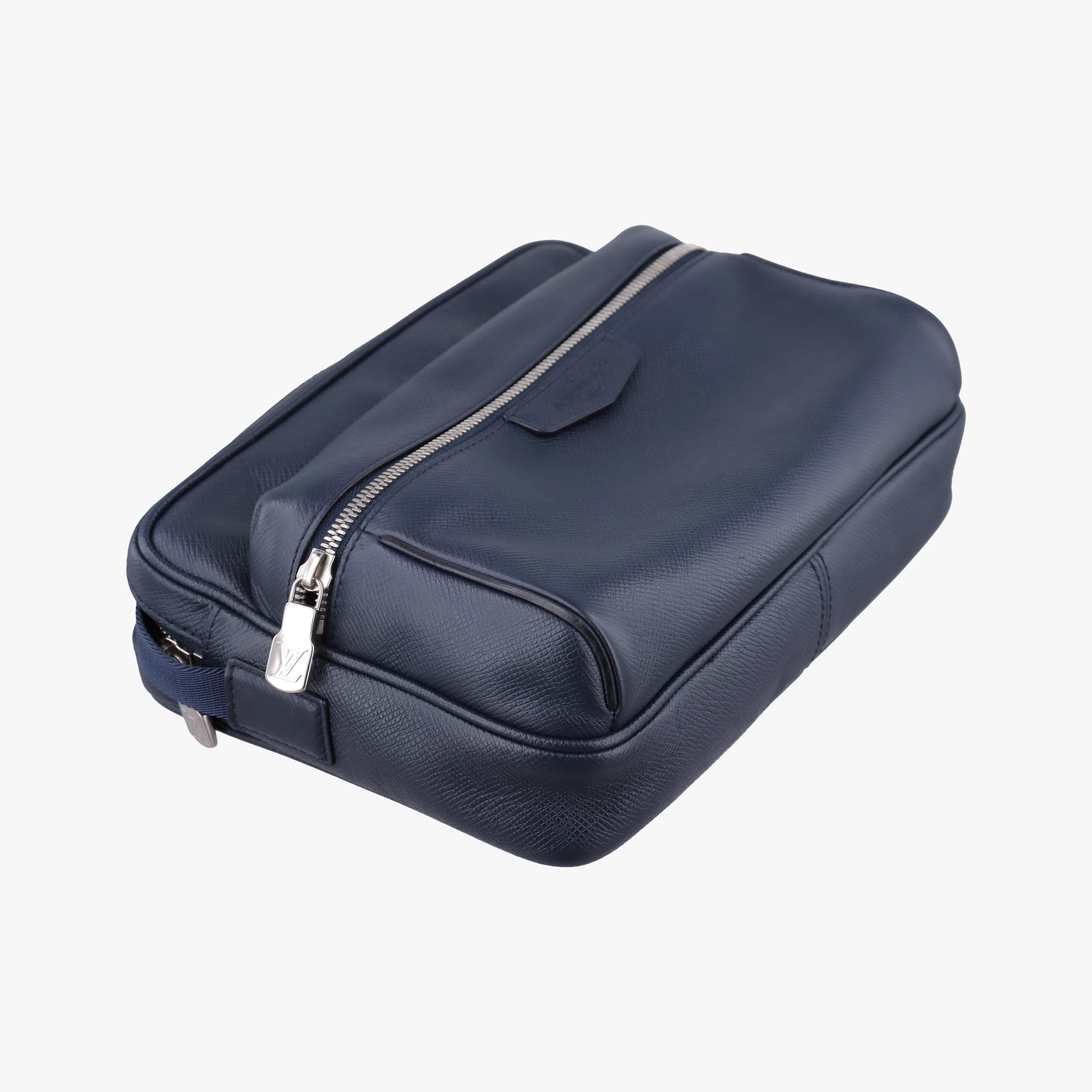 Vintage Louis Vuitton Outdoor Messenger PM Navy Taiga M33437 shoulderbag | stylenewstar