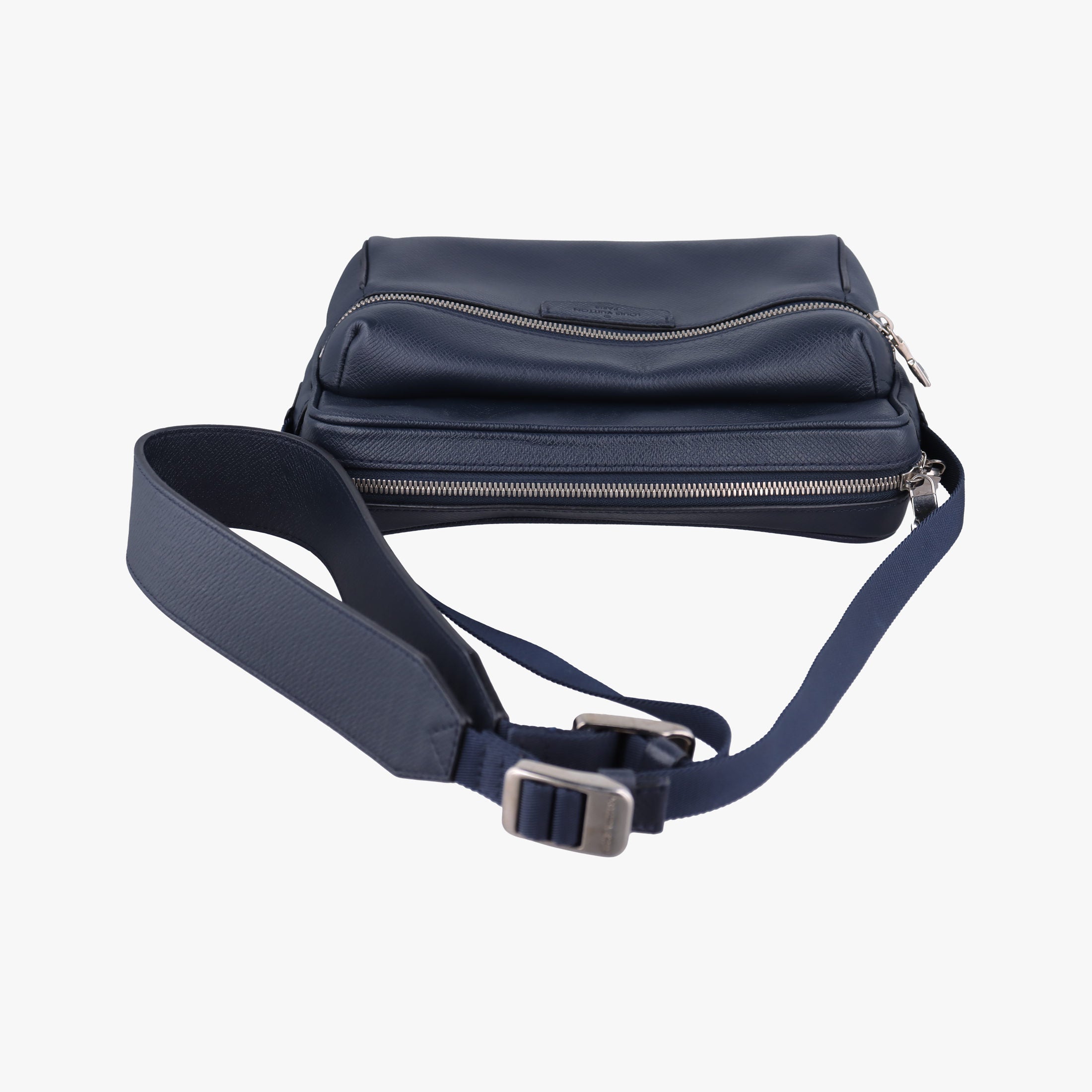 Vintage Louis Vuitton Outdoor Messenger PM Navy Taiga M33437 shoulderbag | stylenewstar