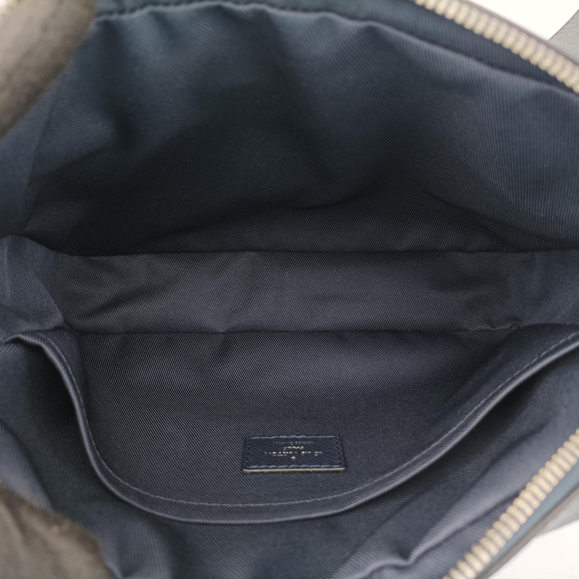 Vintage Louis Vuitton Outdoor Messenger PM Navy Taiga M33437 shoulderbag | stylenewstar