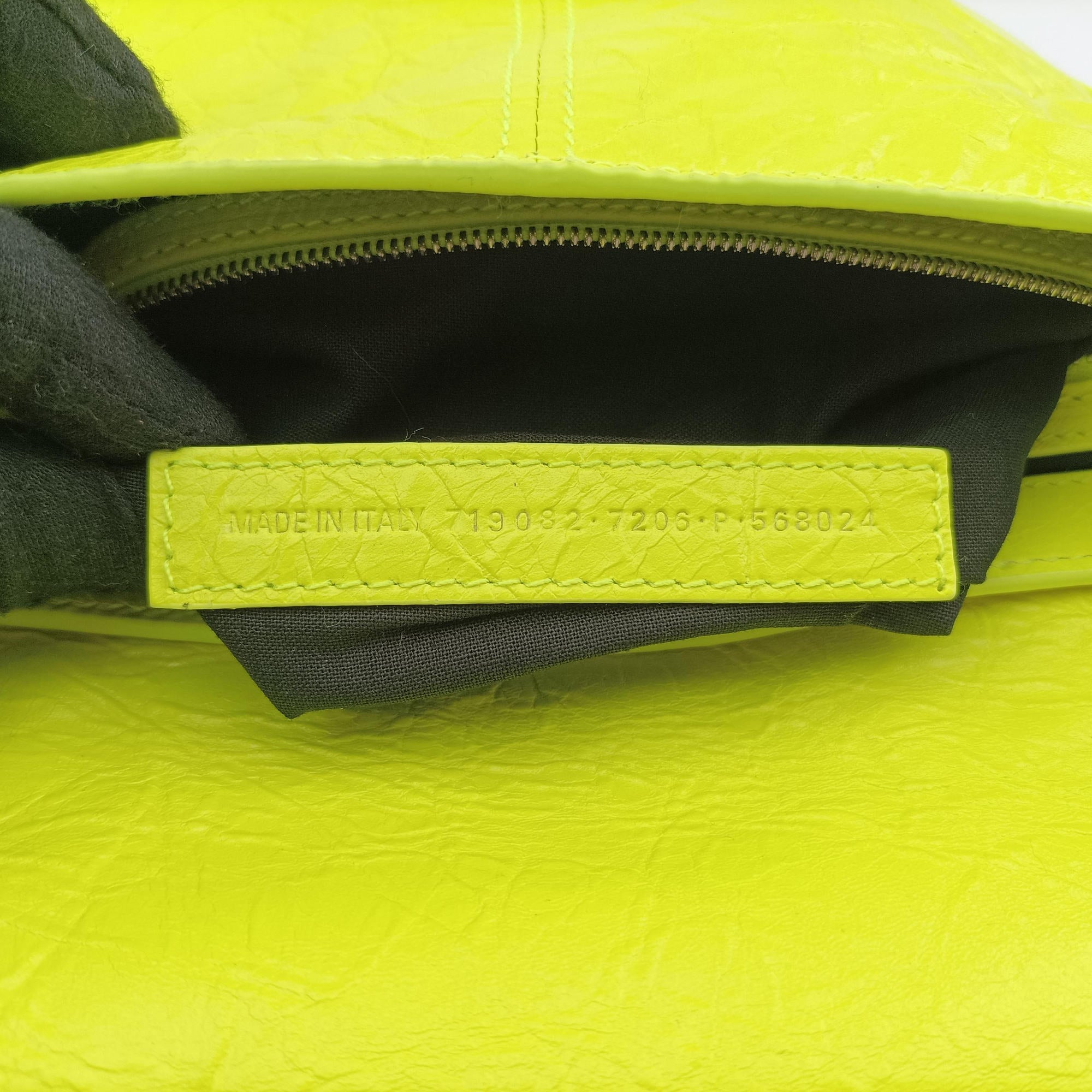 Secondhand Balenciaga Le Cagole Neon Yellow  lambskin  shoulderbag | stylenewstar