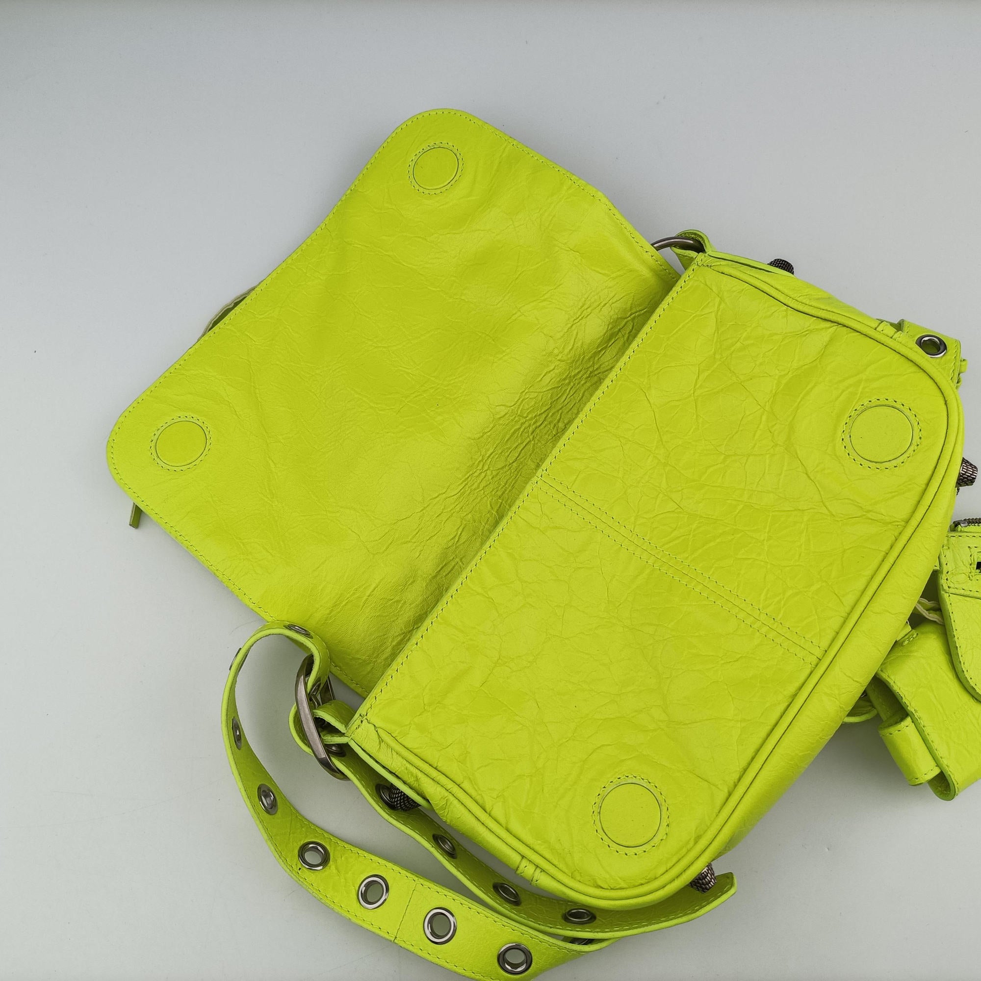 Secondhand Balenciaga Le Cagole Neon Yellow  lambskin  shoulderbag | stylenewstar