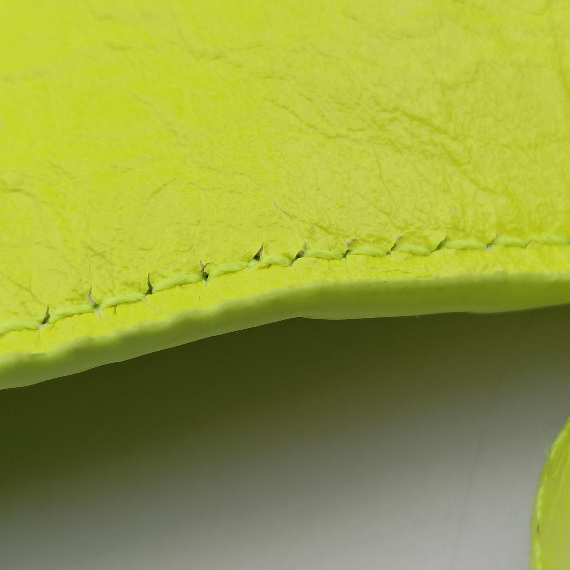 Secondhand Balenciaga Le Cagole Neon Yellow  lambskin  shoulderbag | stylenewstar