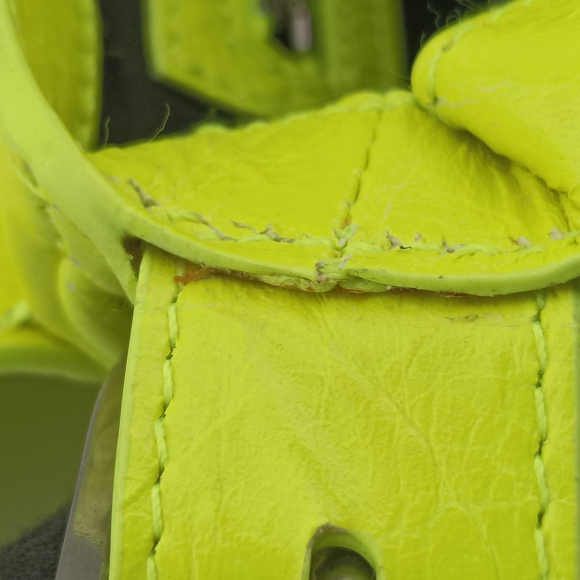 Secondhand Balenciaga Le Cagole Neon Yellow  lambskin  shoulderbag | stylenewstar