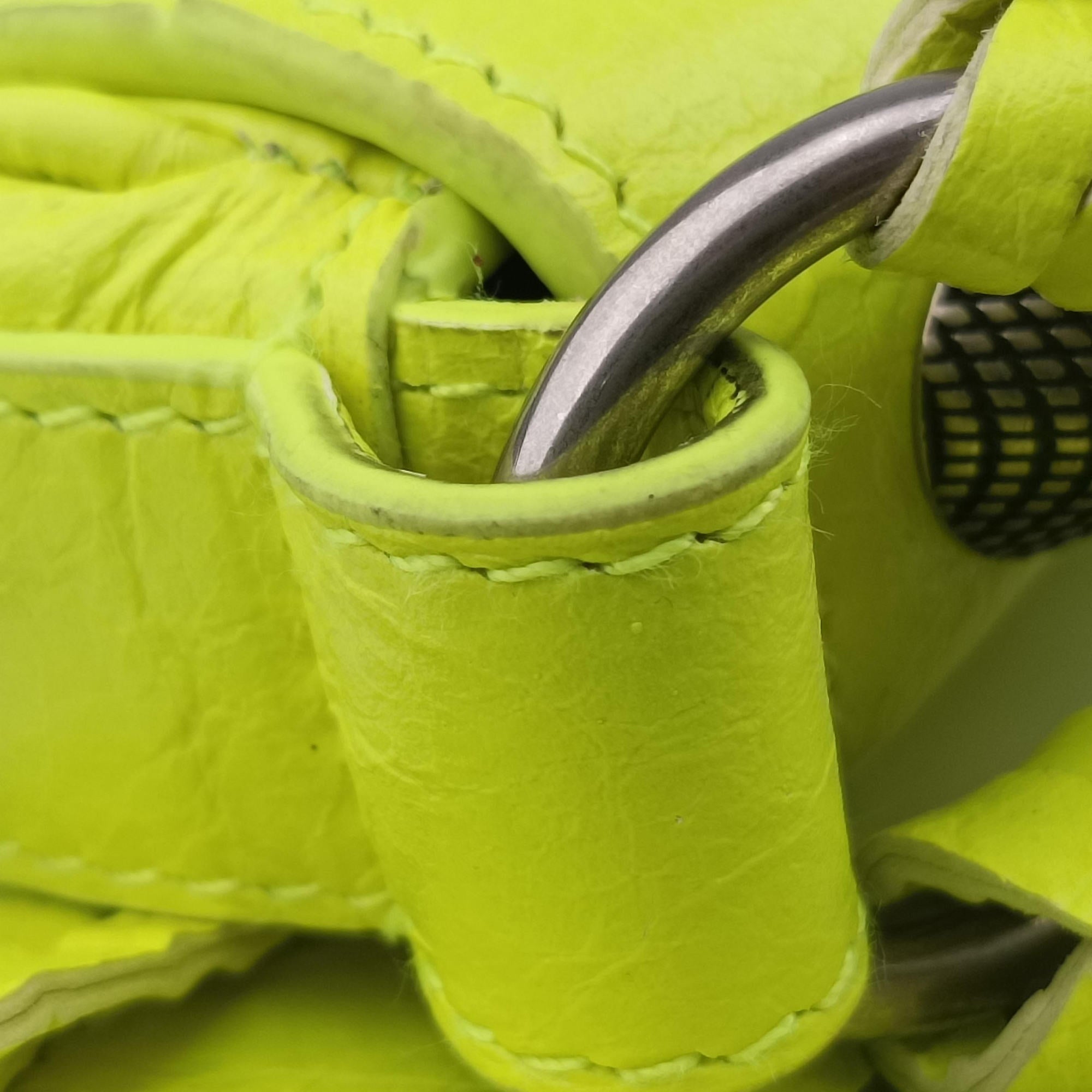 Secondhand Balenciaga Le Cagole Neon Yellow  lambskin  shoulderbag | stylenewstar