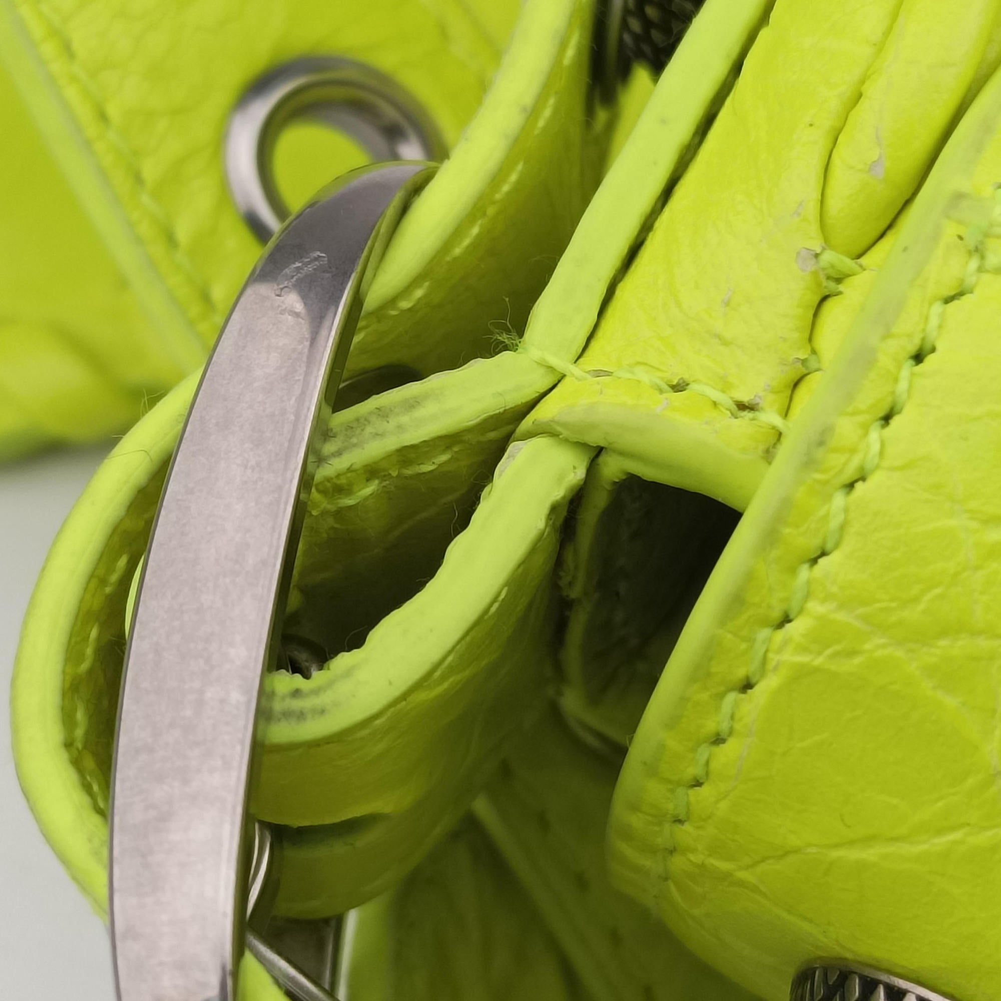 Secondhand Balenciaga Le Cagole Neon Yellow  lambskin  shoulderbag | stylenewstar
