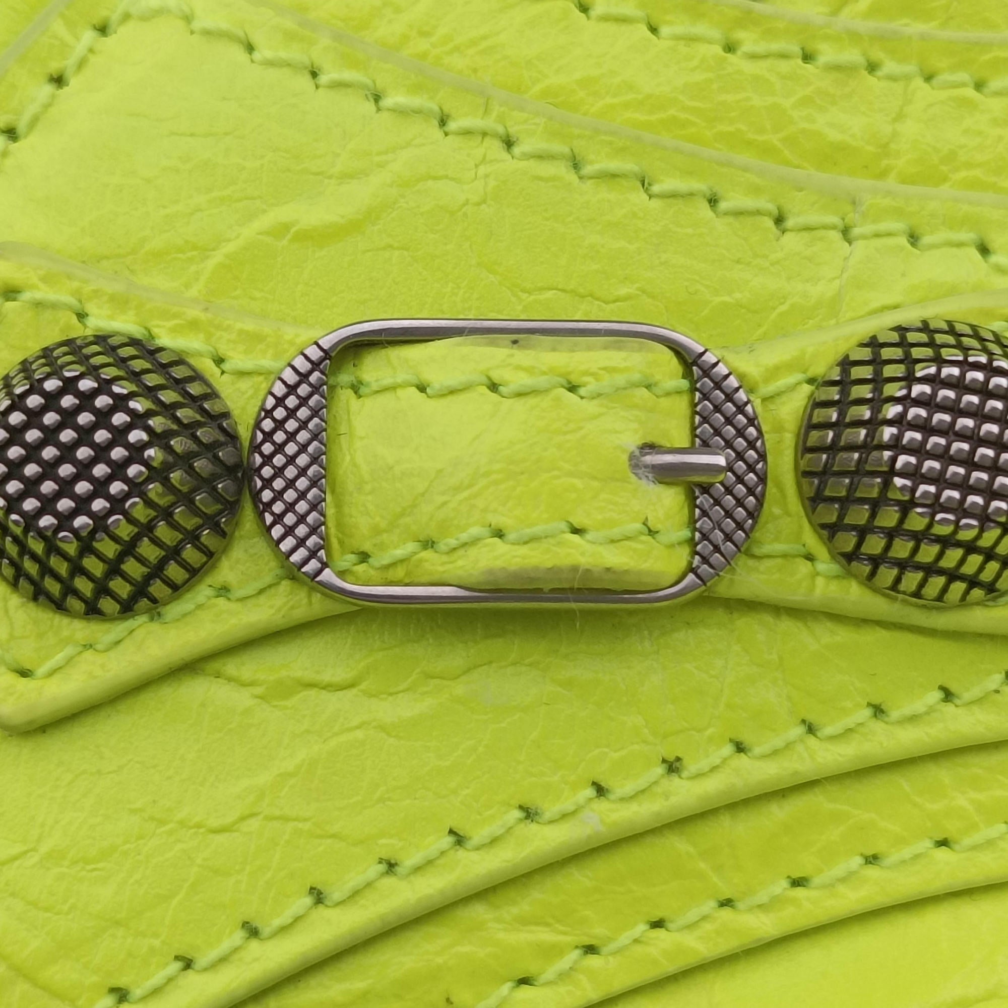 Secondhand Balenciaga Le Cagole Neon Yellow  lambskin  shoulderbag | stylenewstar
