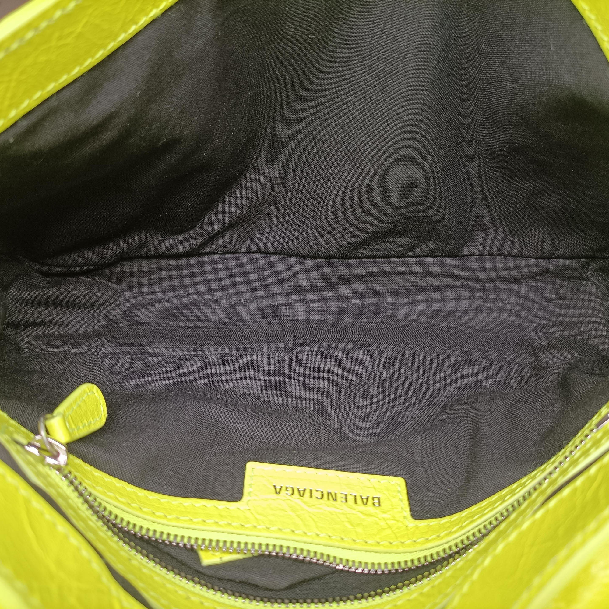 Secondhand Balenciaga Le Cagole Neon Yellow  lambskin  shoulderbag | stylenewstar