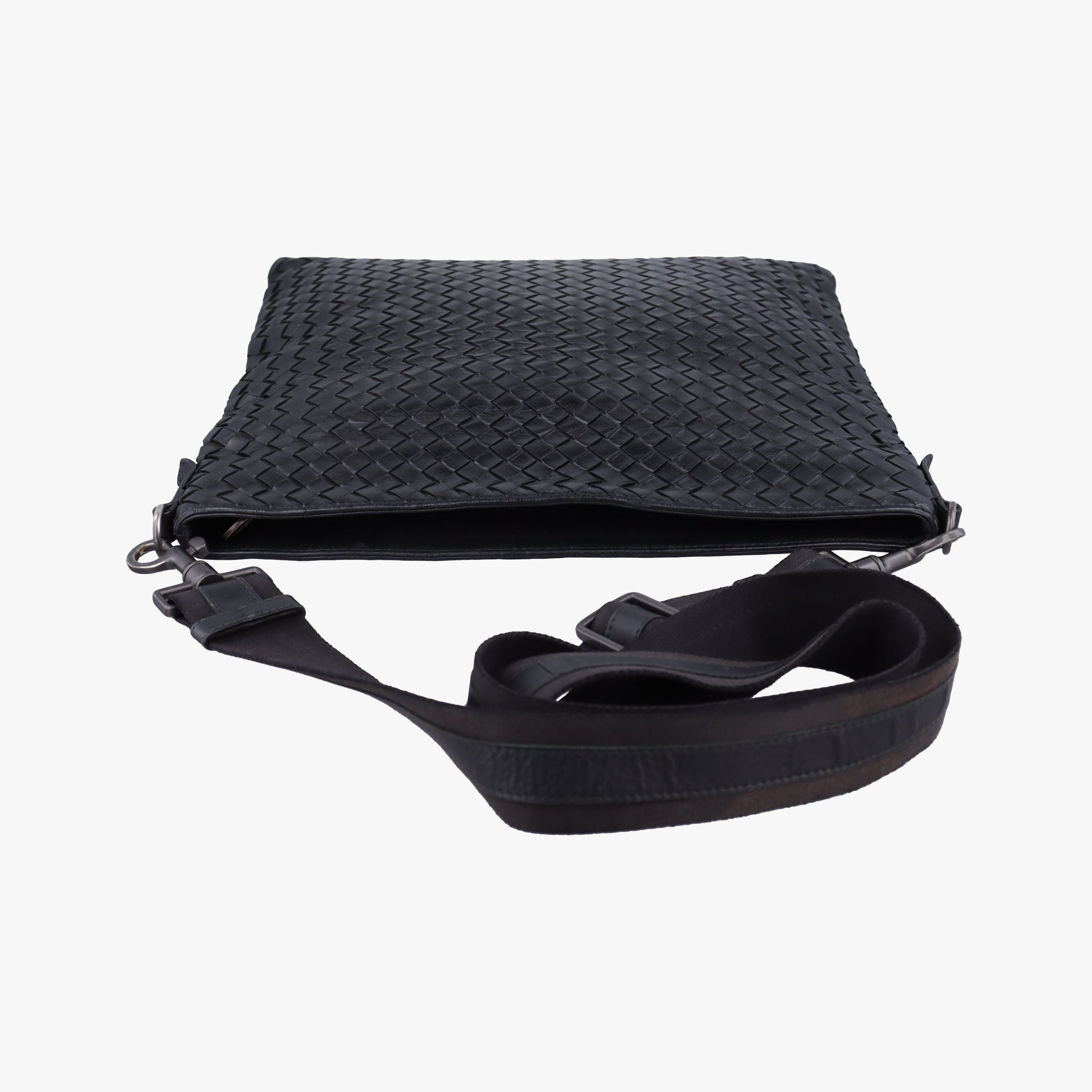 Pre-owned Bottega Veneta Intrecciato Black lambskin  shoulderbag | stylenewstar